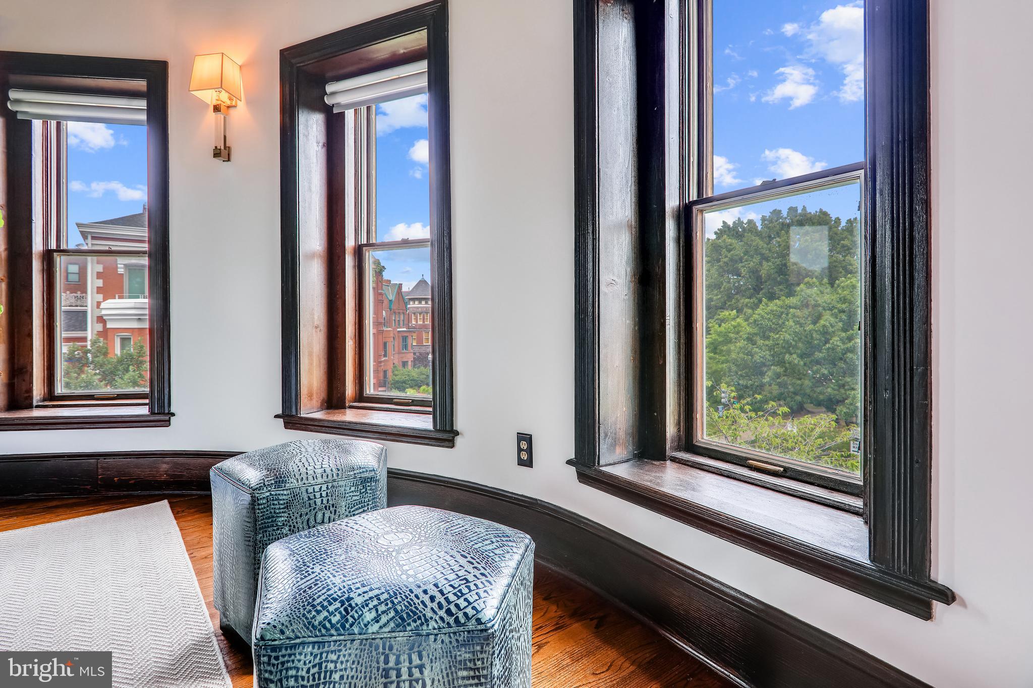 1301 NW Rhode Island AVENUE NW Unit: 4