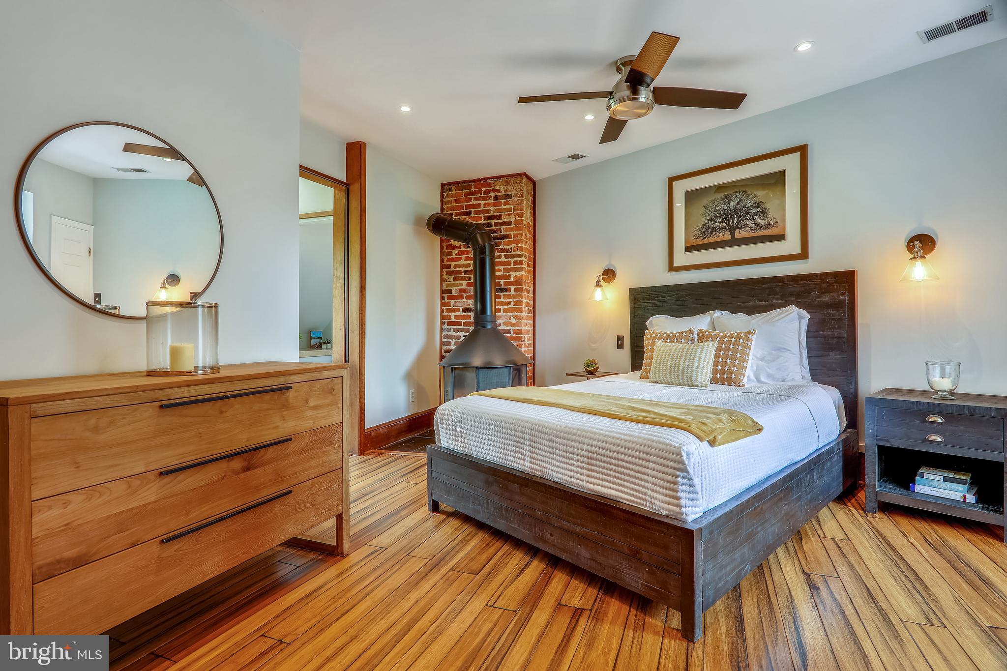 1301 NW Rhode Island AVENUE NW Unit: 4