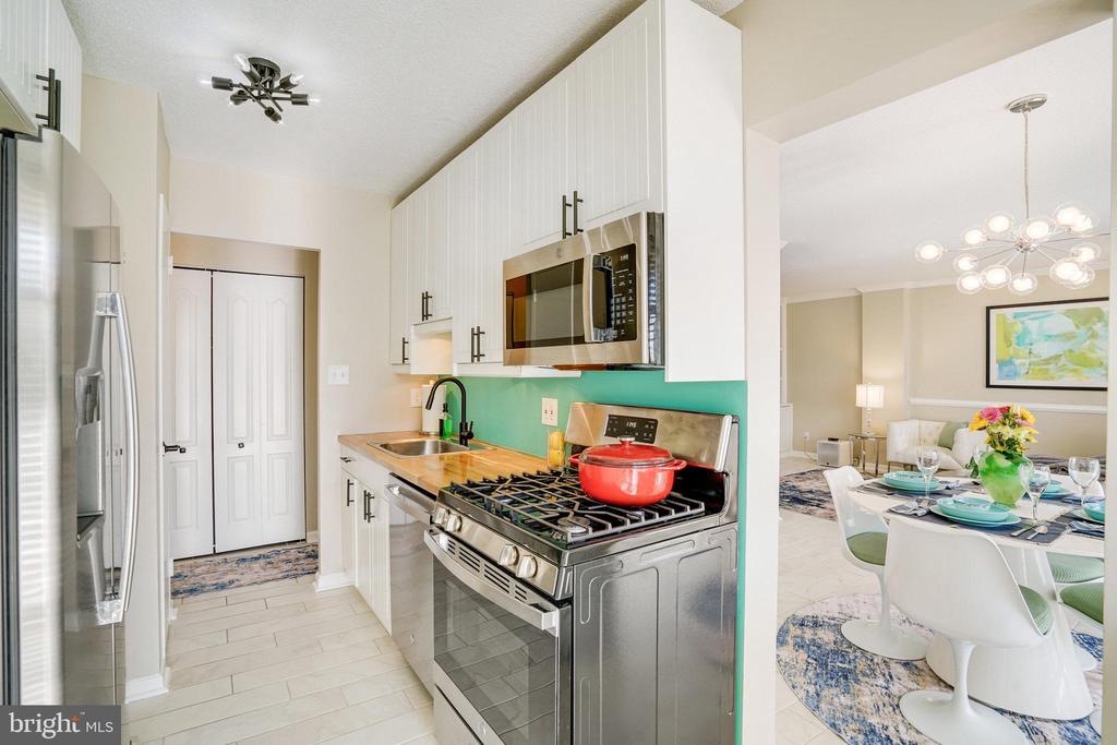 501 Slaters Ln #514