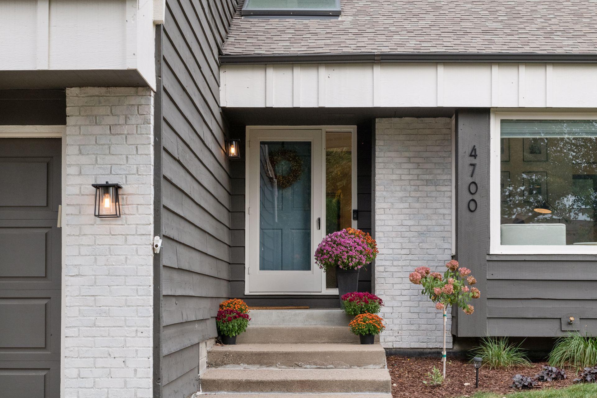 4700 Goldenrod Lane N