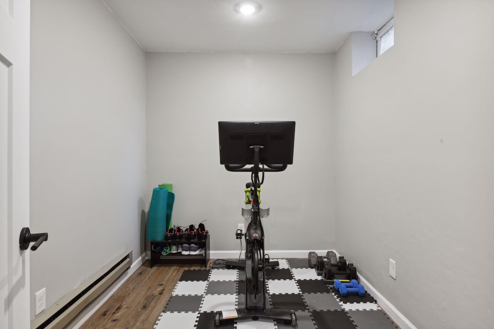 4700 Goldenrod Lane N