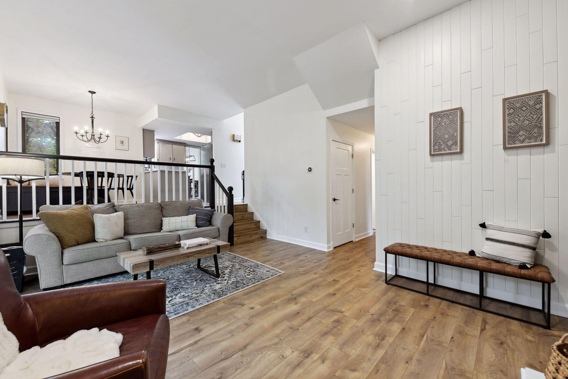 4700 Goldenrod Lane N