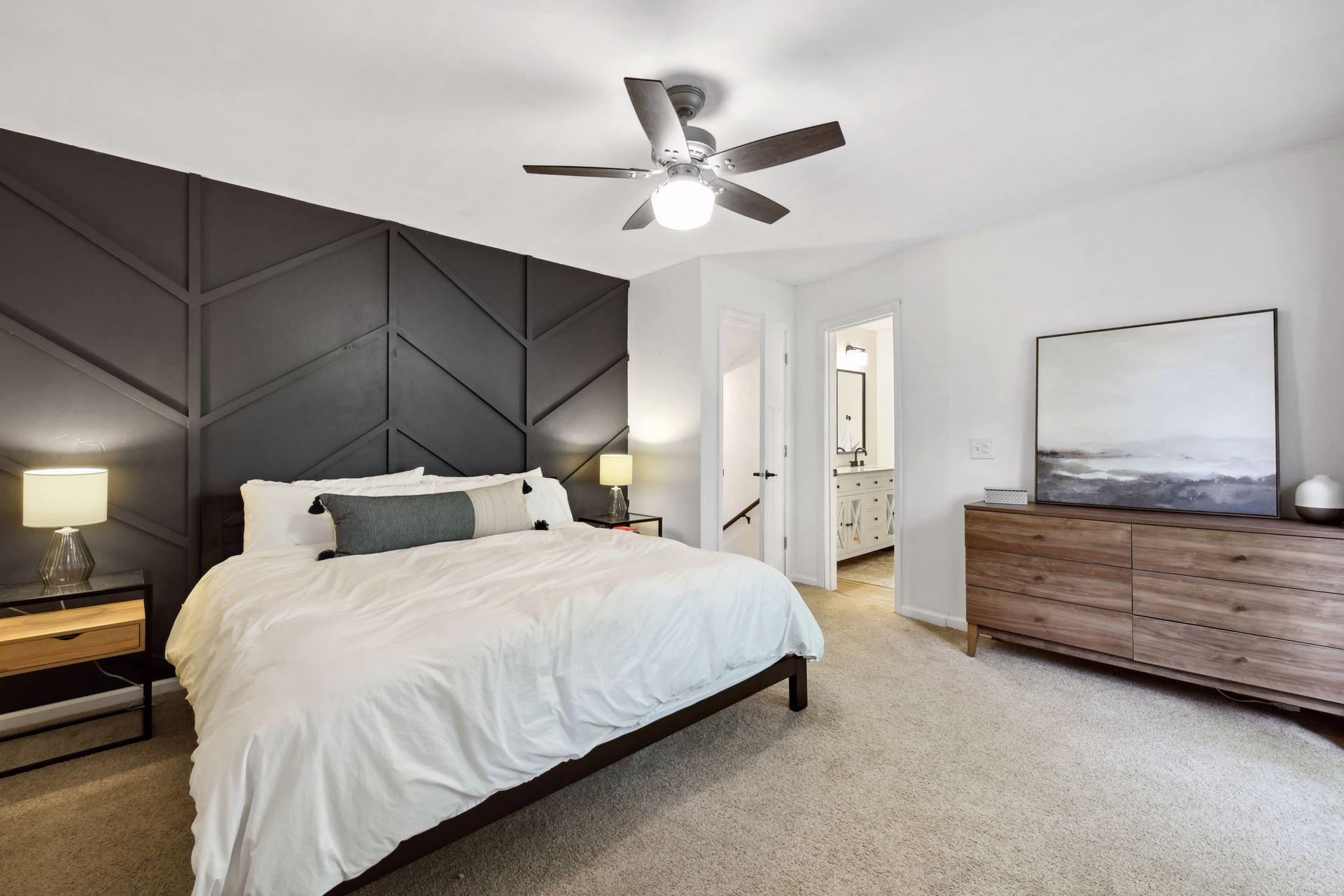 4700 Goldenrod Lane N