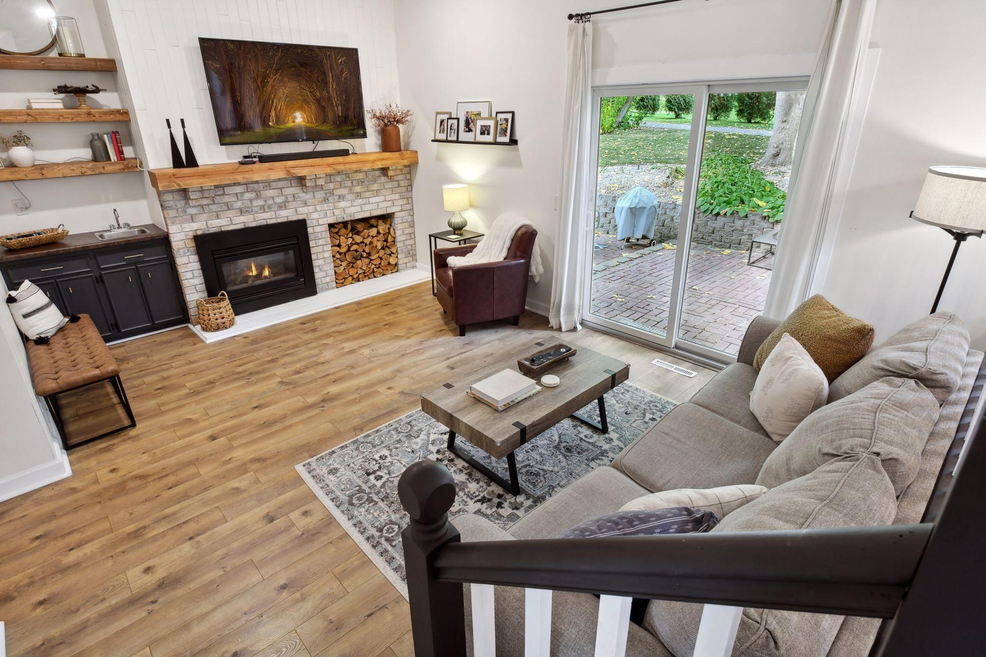 4700 Goldenrod Lane N