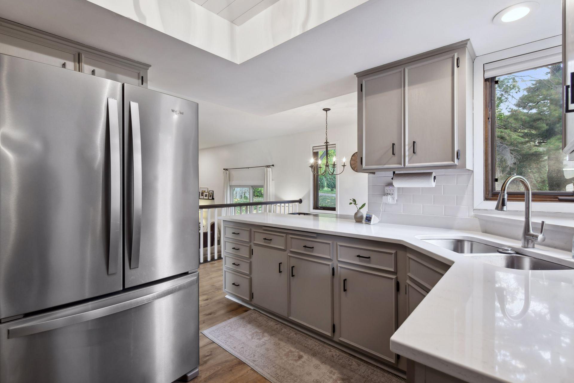 4700 Goldenrod Lane N