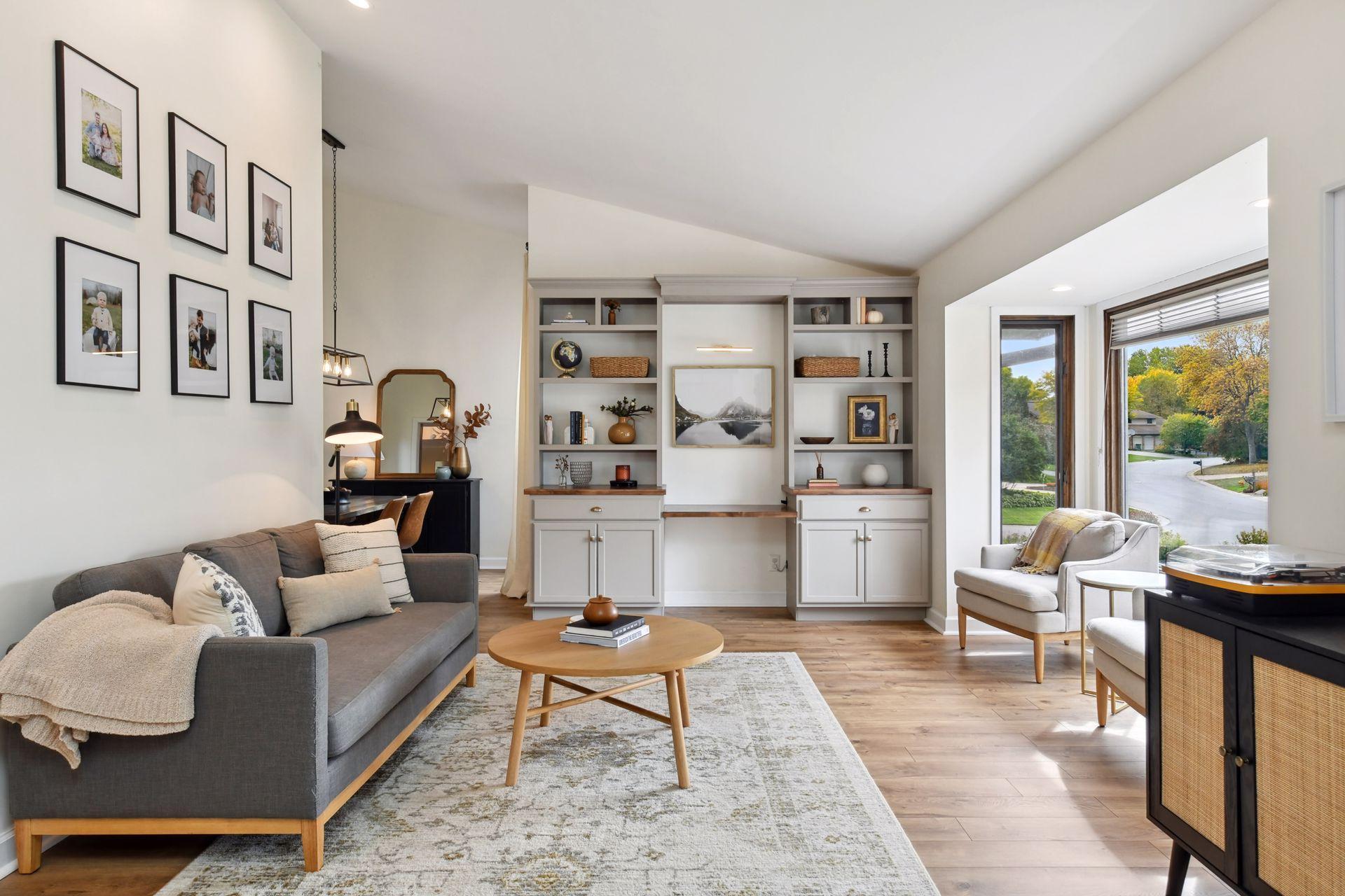 4700 Goldenrod Lane N