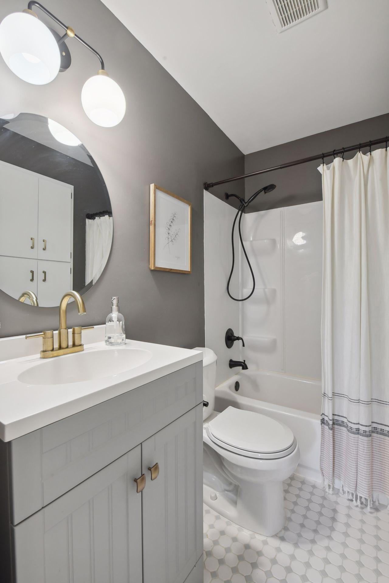 4700 Goldenrod Lane N