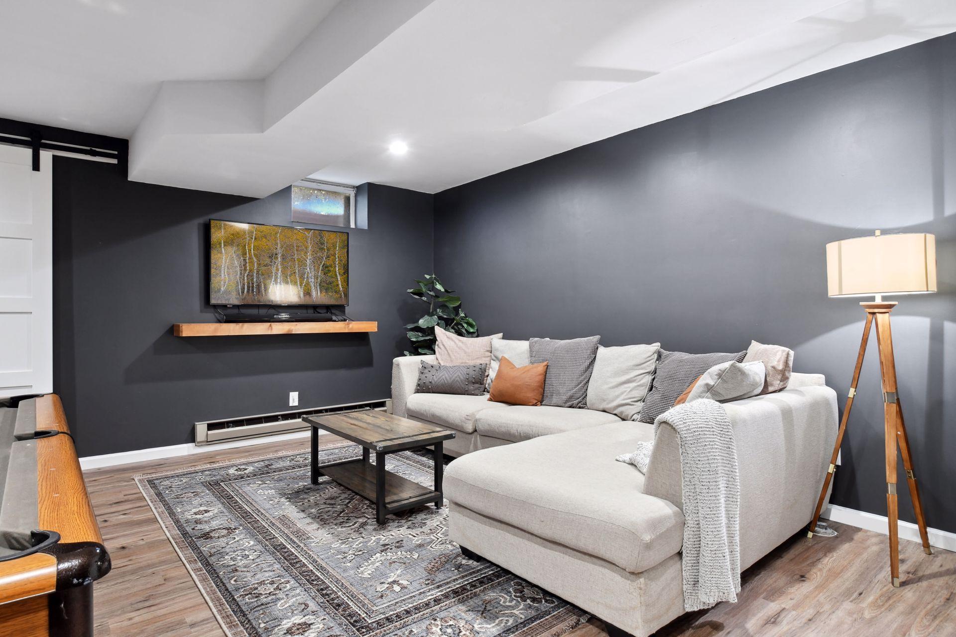 4700 Goldenrod Lane N