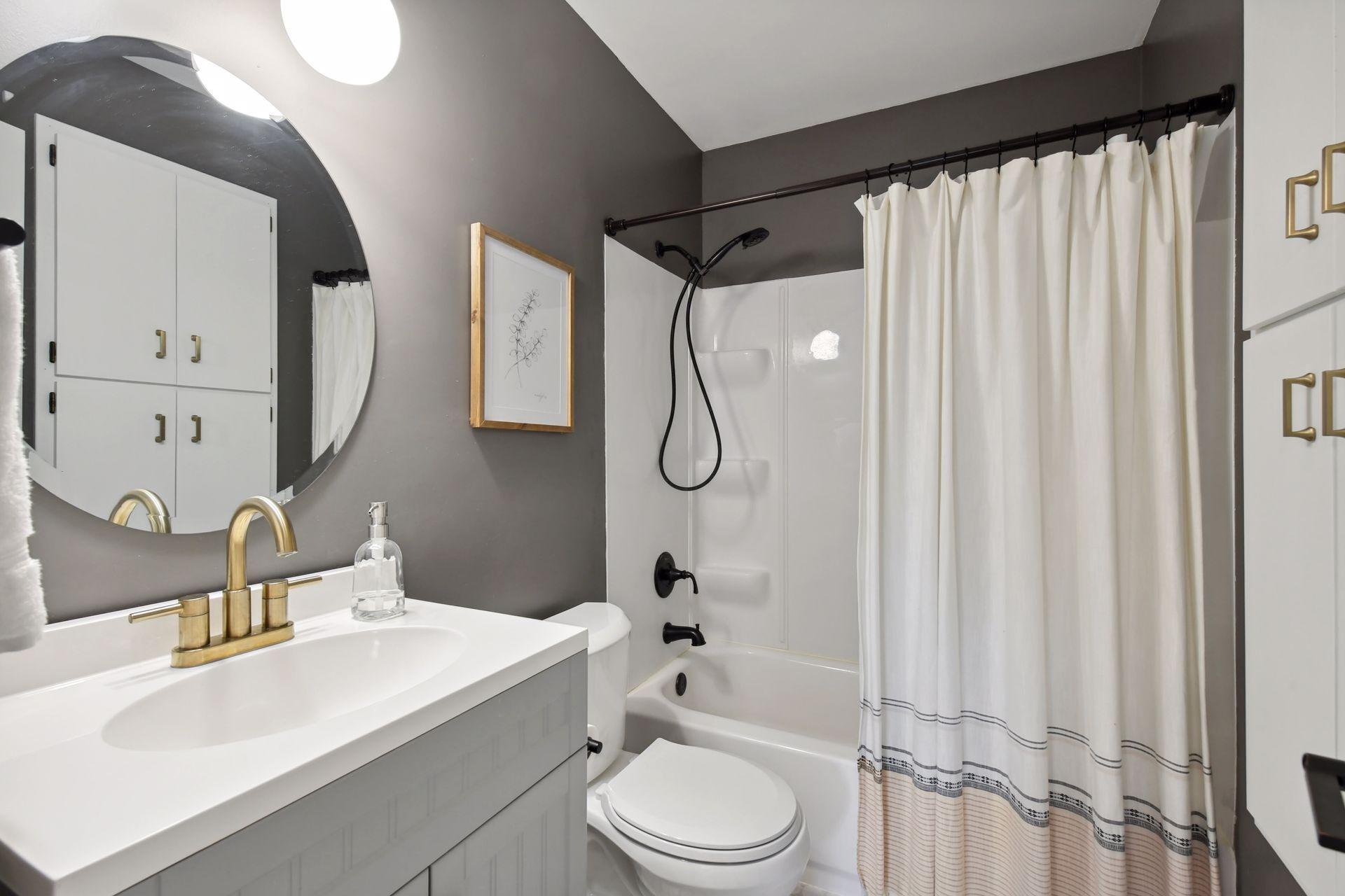 4700 Goldenrod Lane N