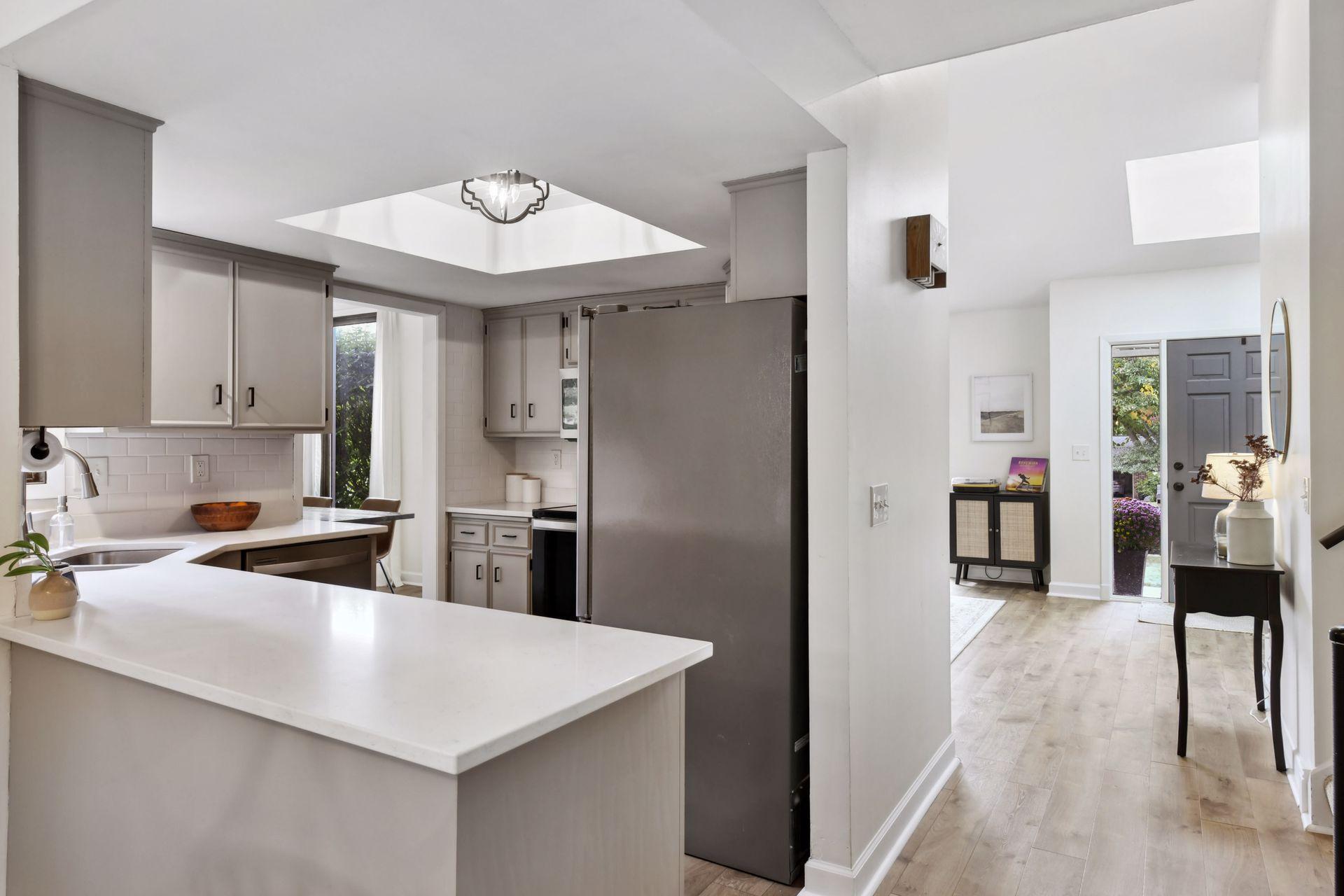 4700 Goldenrod Lane N