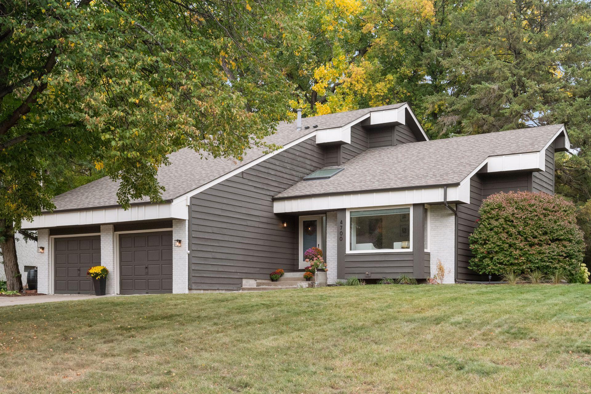 4700 Goldenrod Lane N