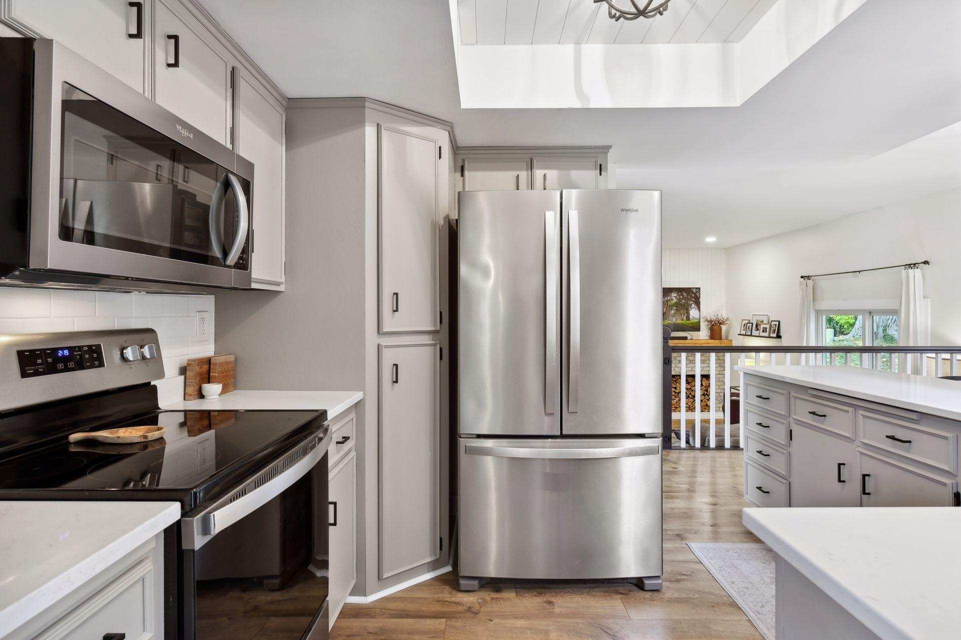 4700 Goldenrod Lane N