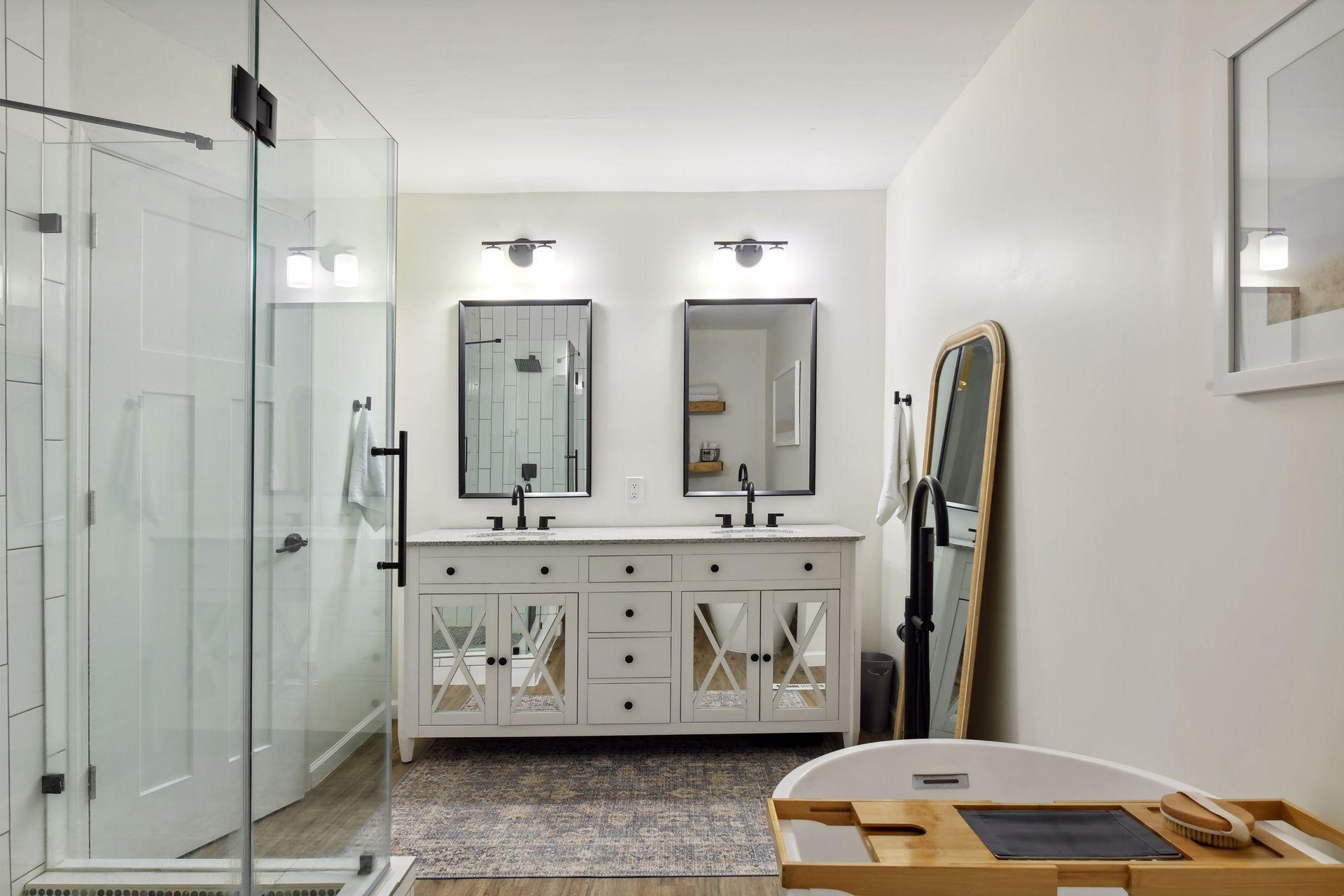 4700 Goldenrod Lane N