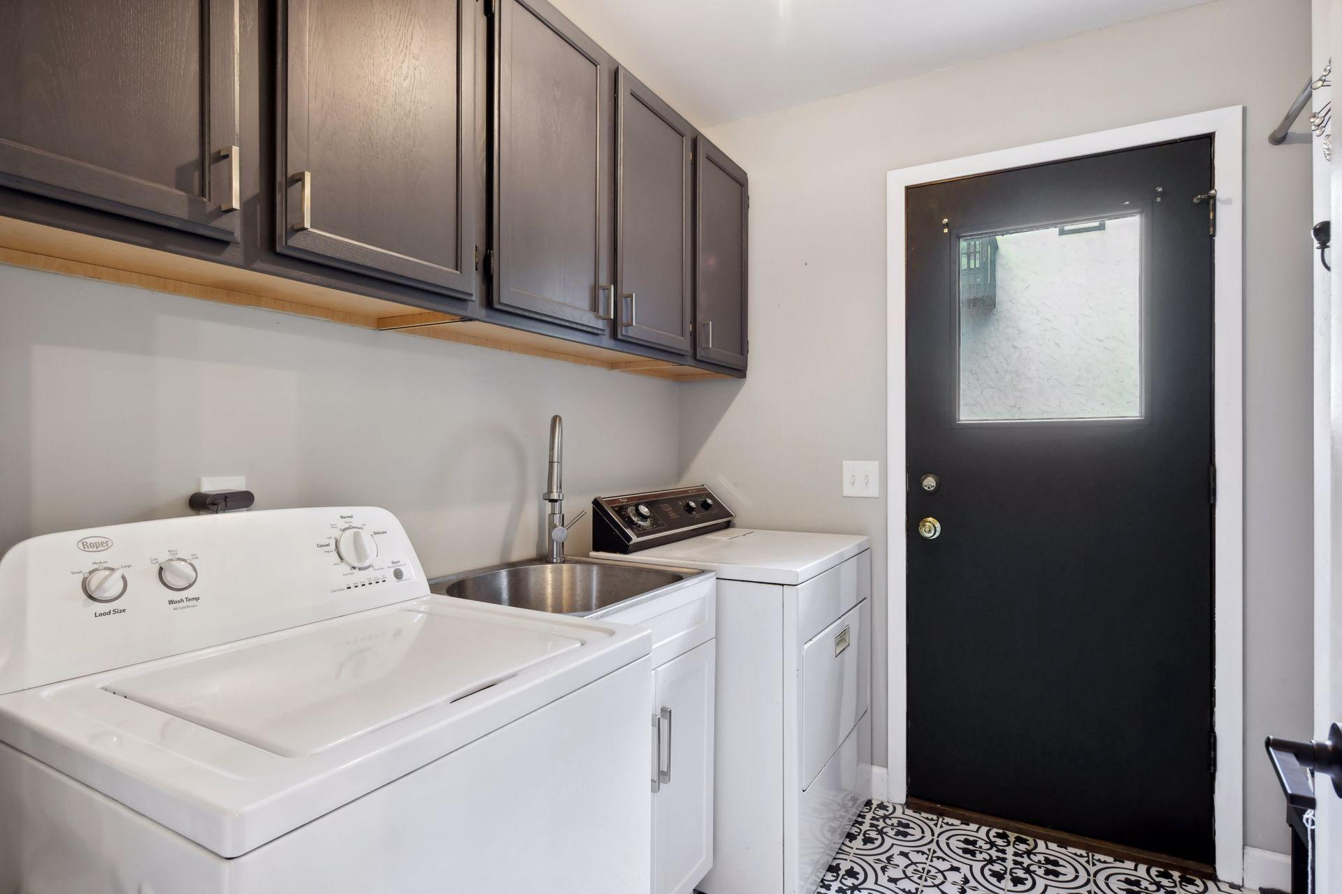 4700 Goldenrod Lane N