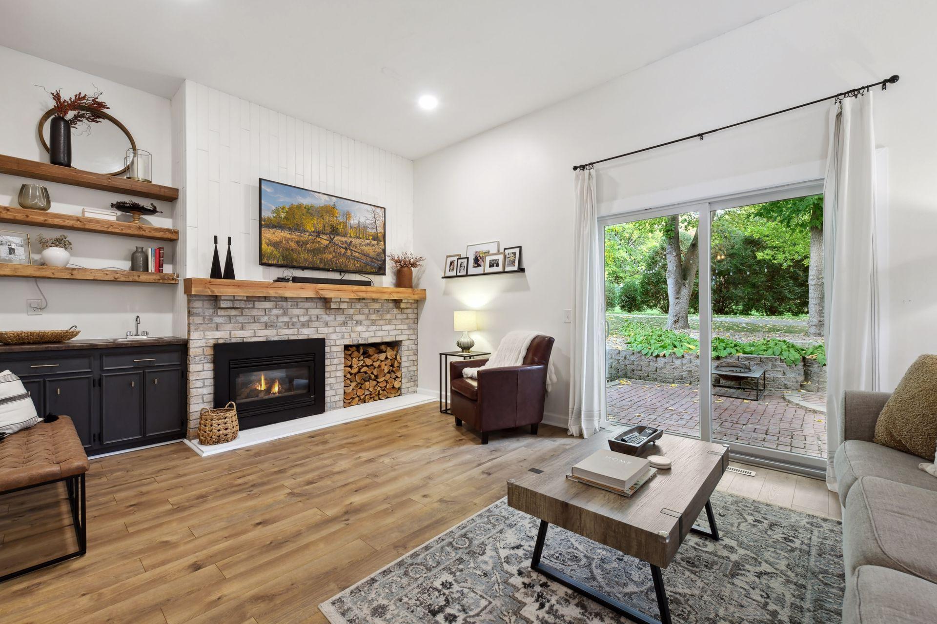 4700 Goldenrod Lane N