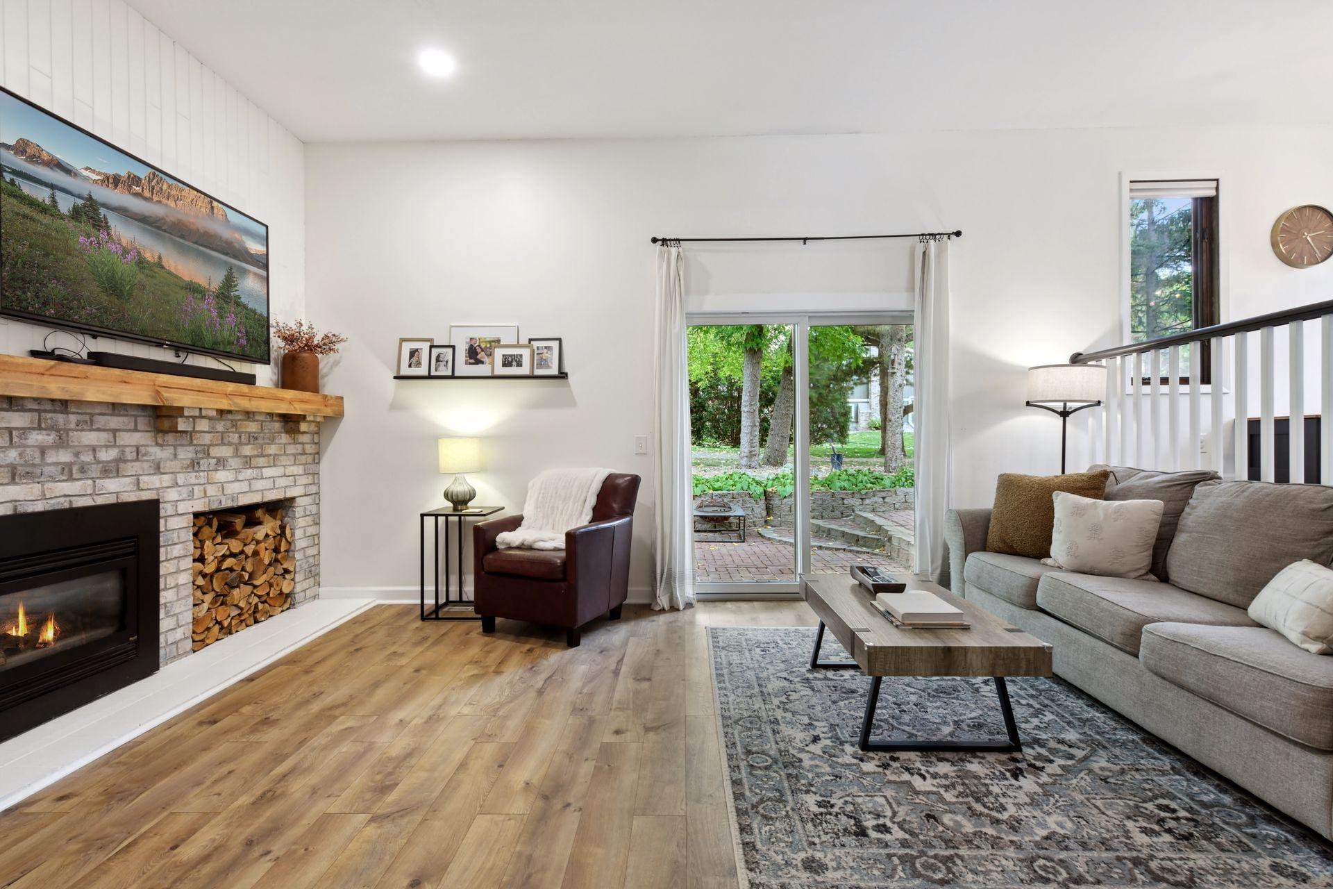 4700 Goldenrod Lane N