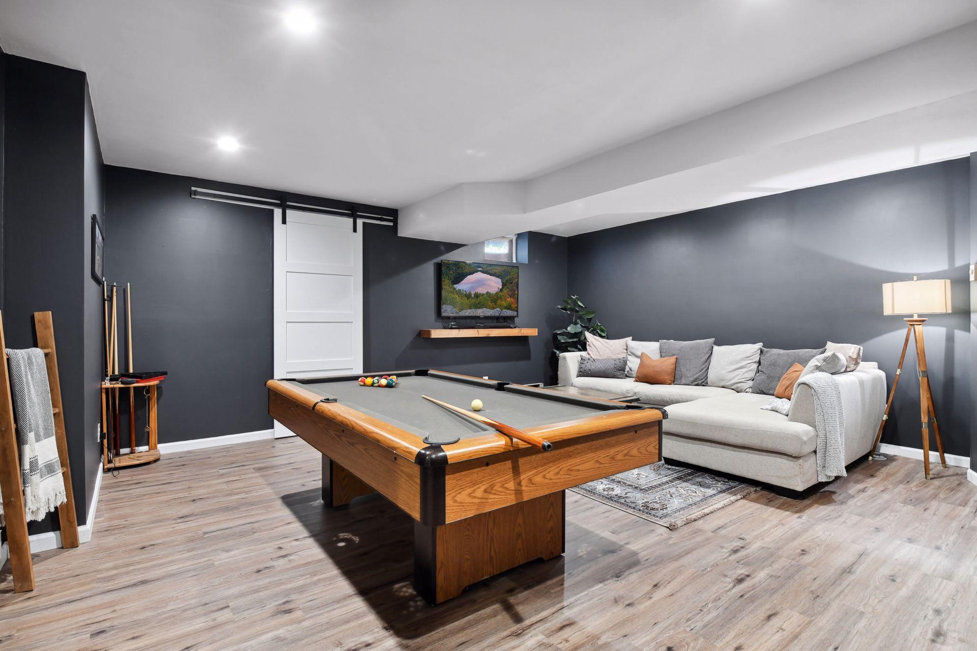 4700 Goldenrod Lane N