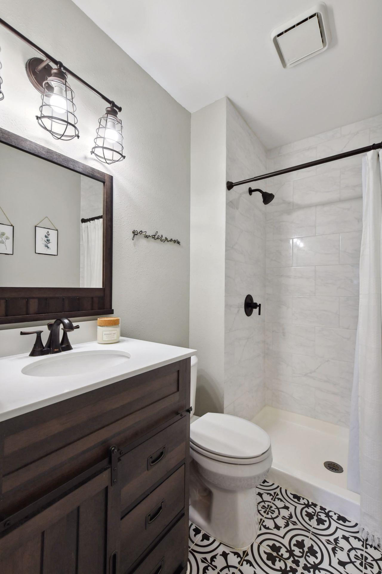 4700 Goldenrod Lane N