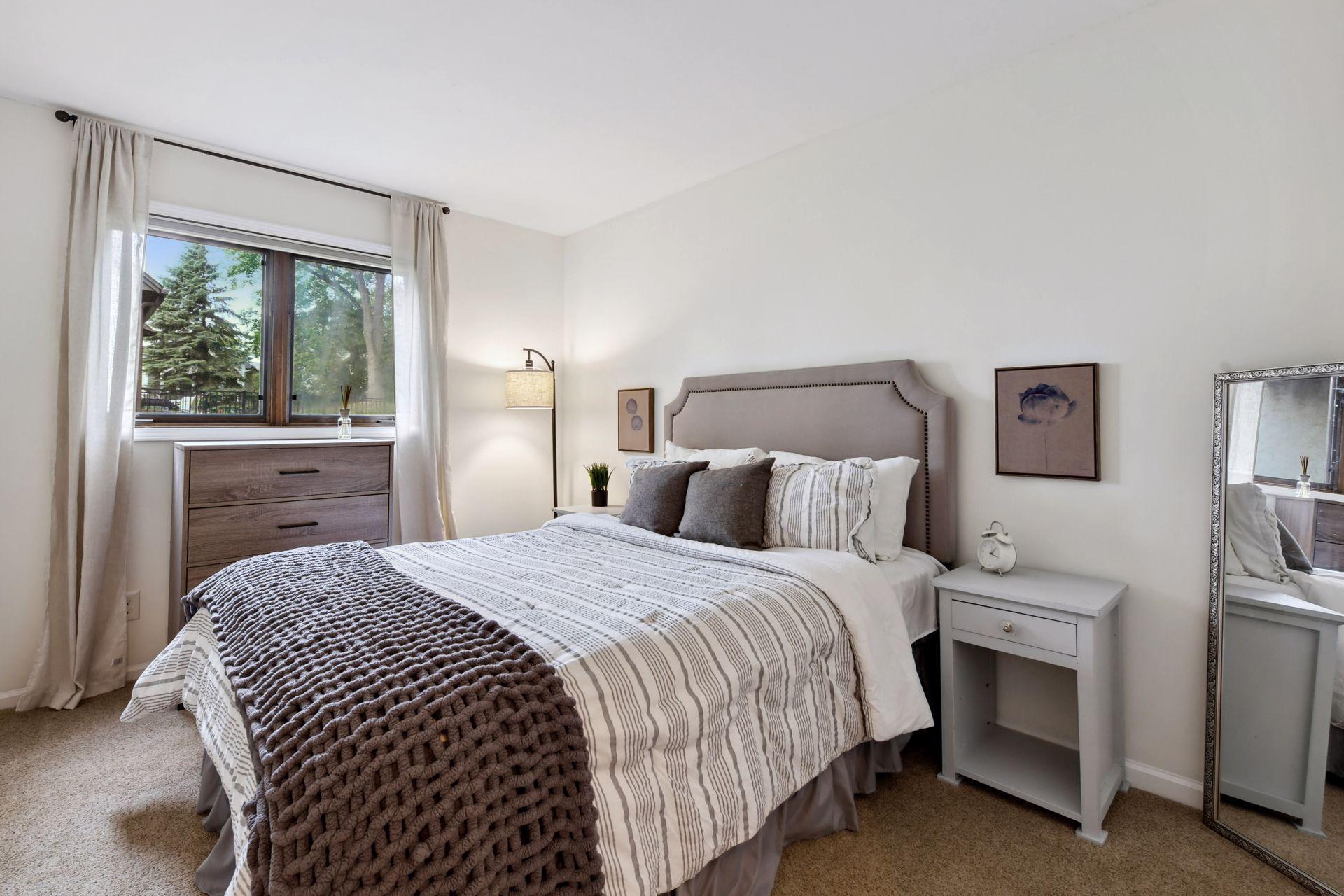 4700 Goldenrod Lane N