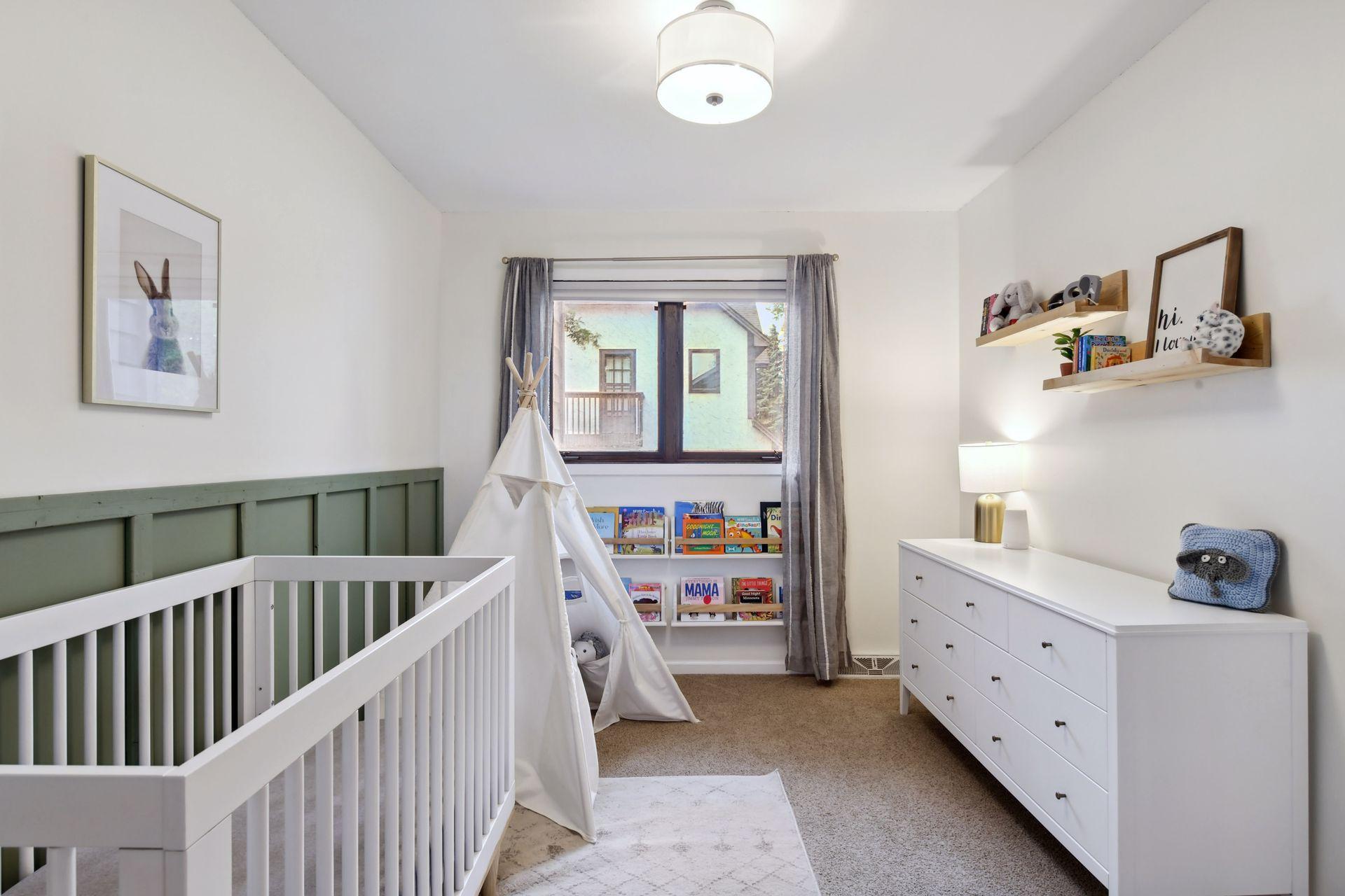 4700 Goldenrod Lane N