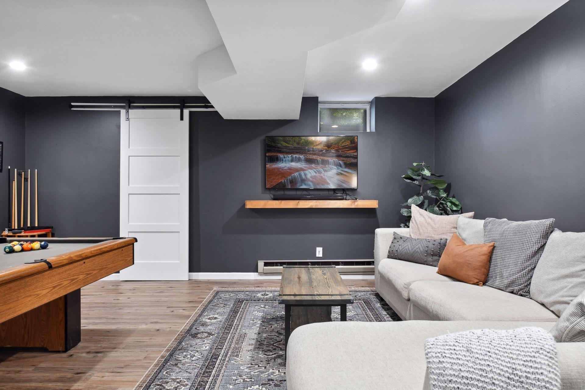 4700 Goldenrod Lane N