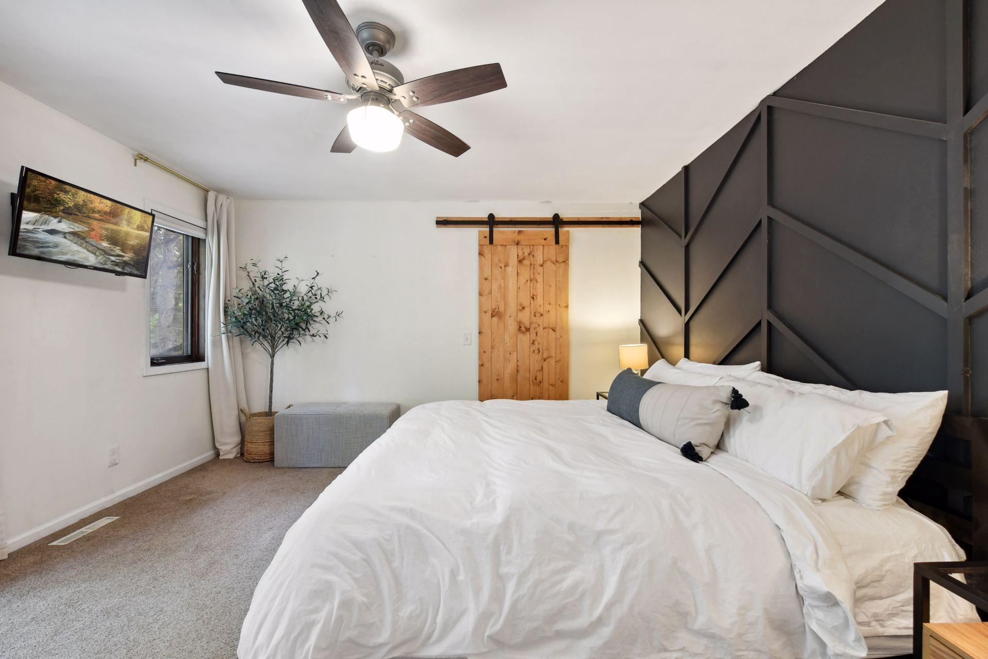 4700 Goldenrod Lane N