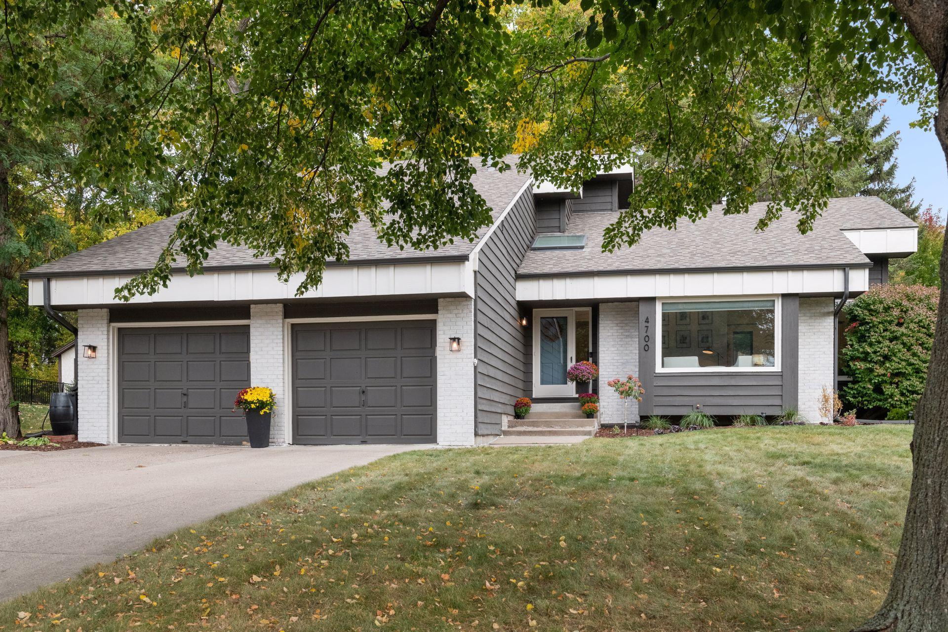 4700 Goldenrod Lane N