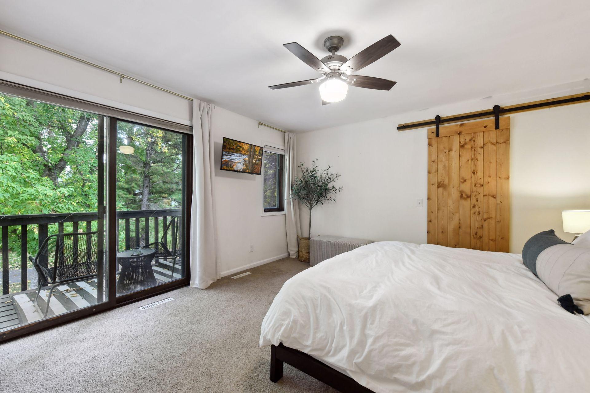 4700 Goldenrod Lane N