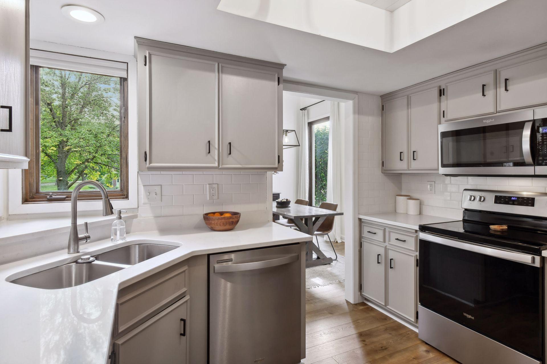 4700 Goldenrod Lane N