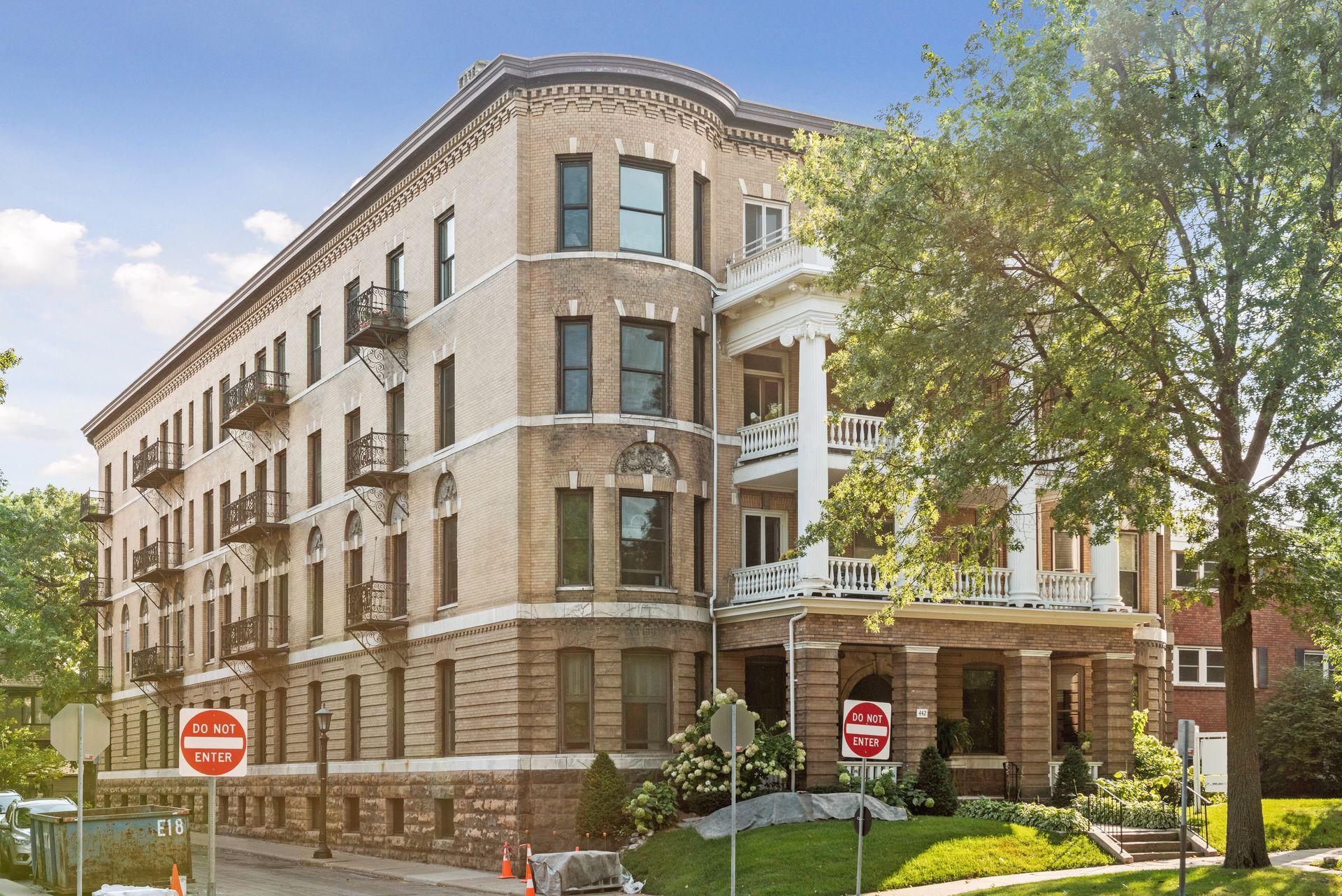 11 Summit Court Unit: 16