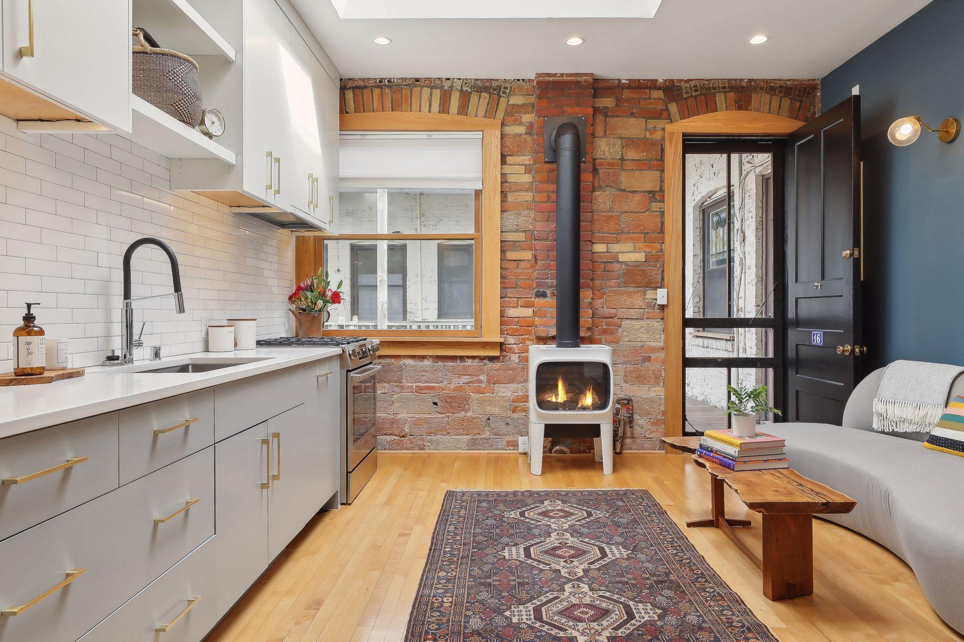 11 Summit Court Unit: 16