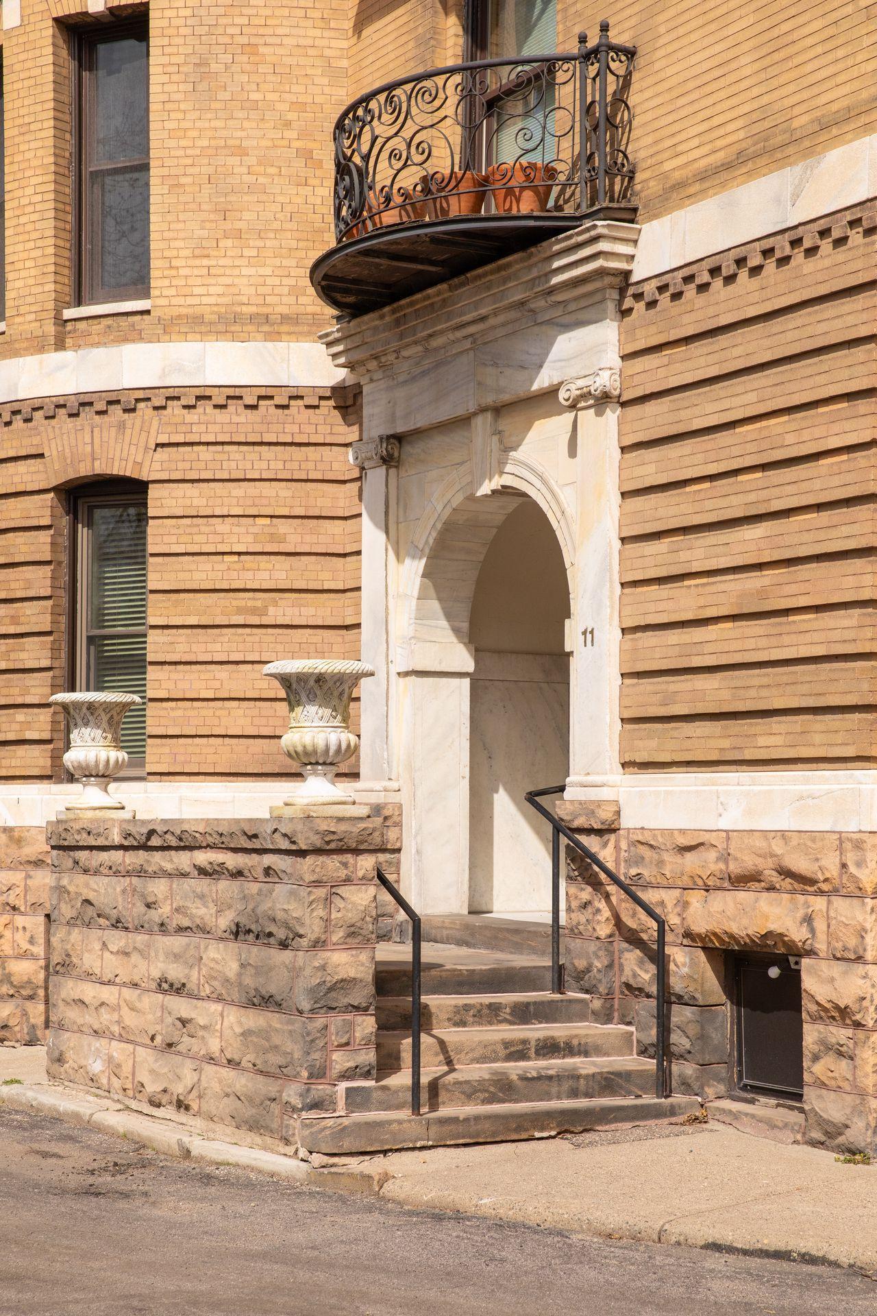 11 Summit Court Unit: 16