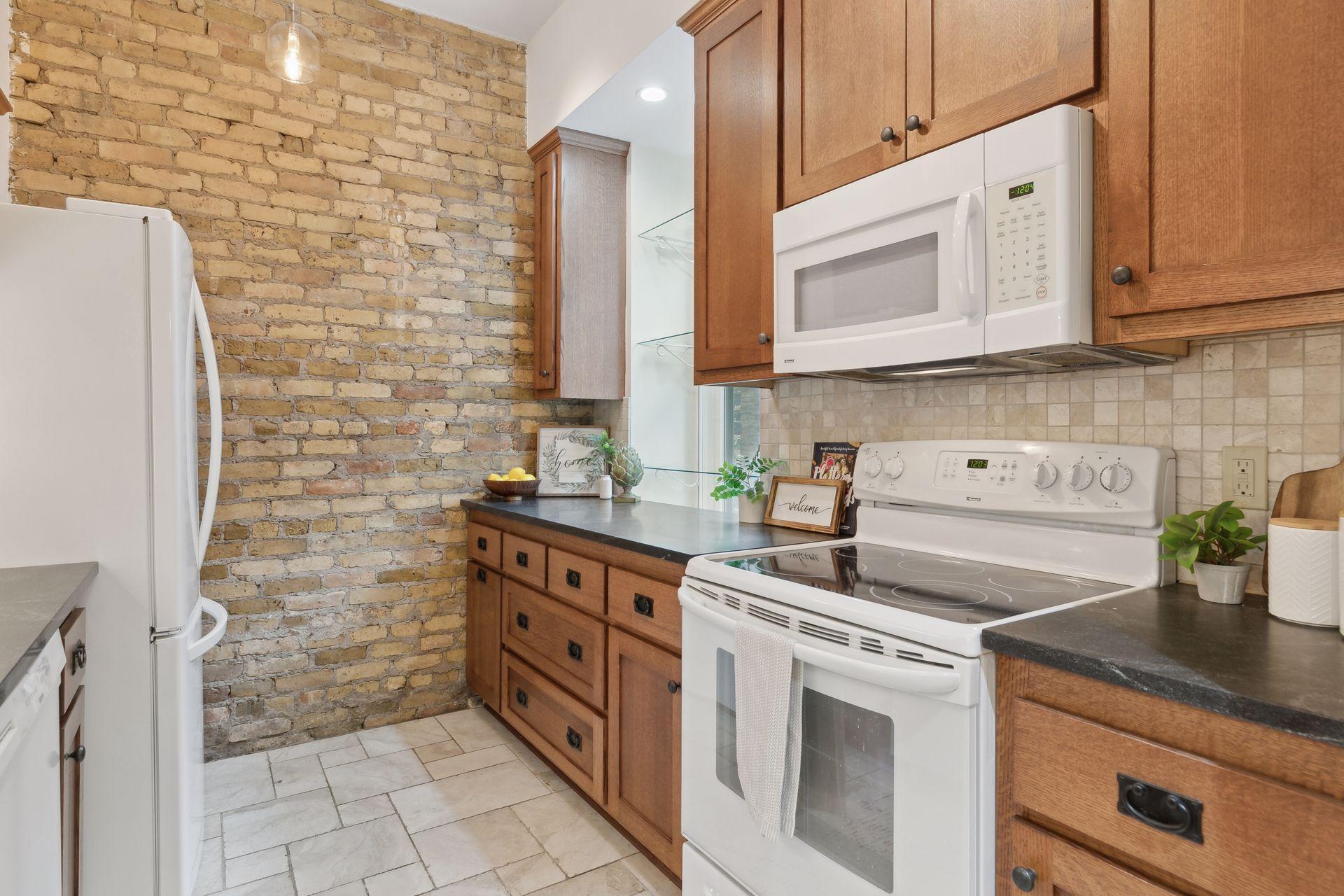 165 Western Avenue N Unit: 209