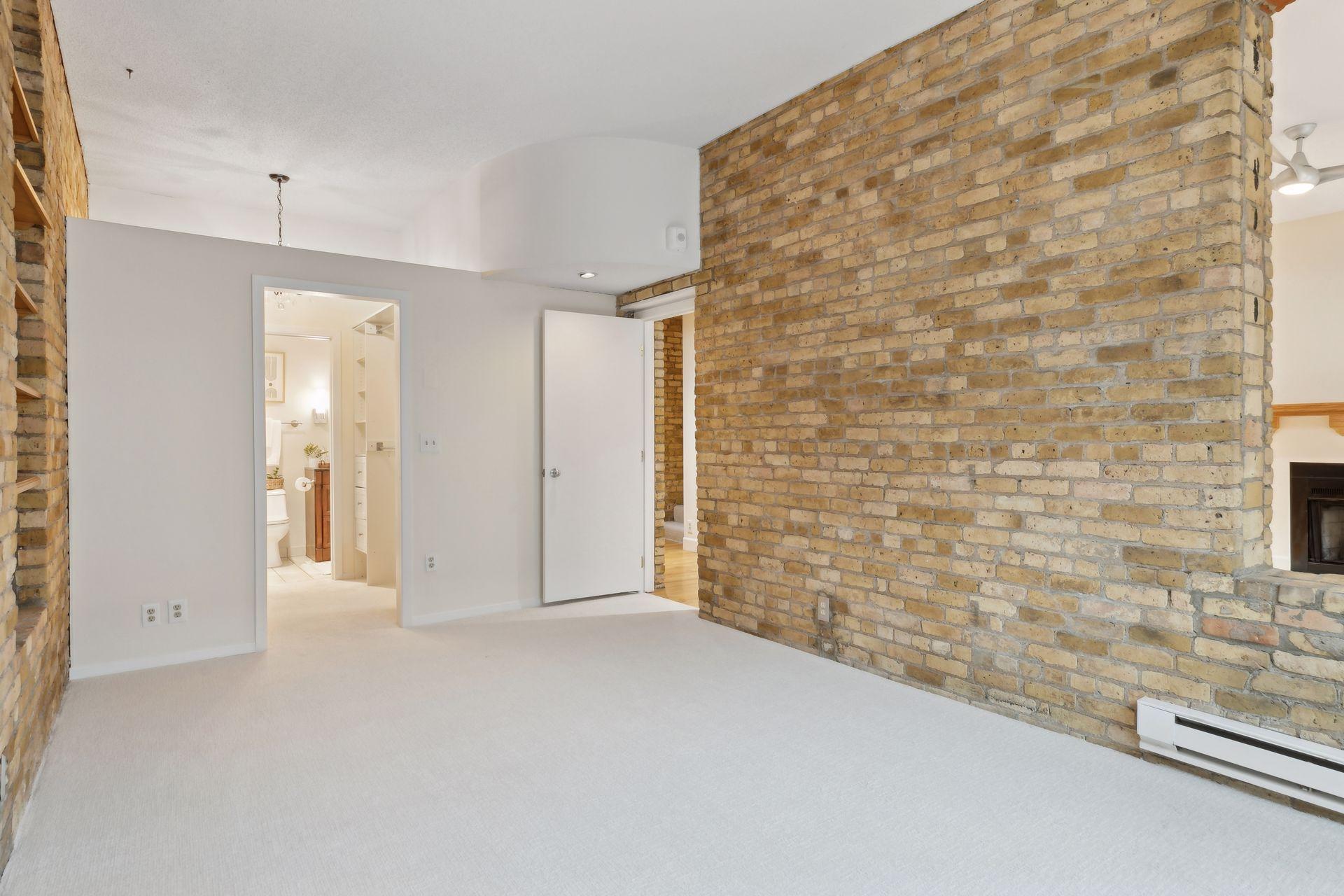 165 Western Avenue N Unit: 209