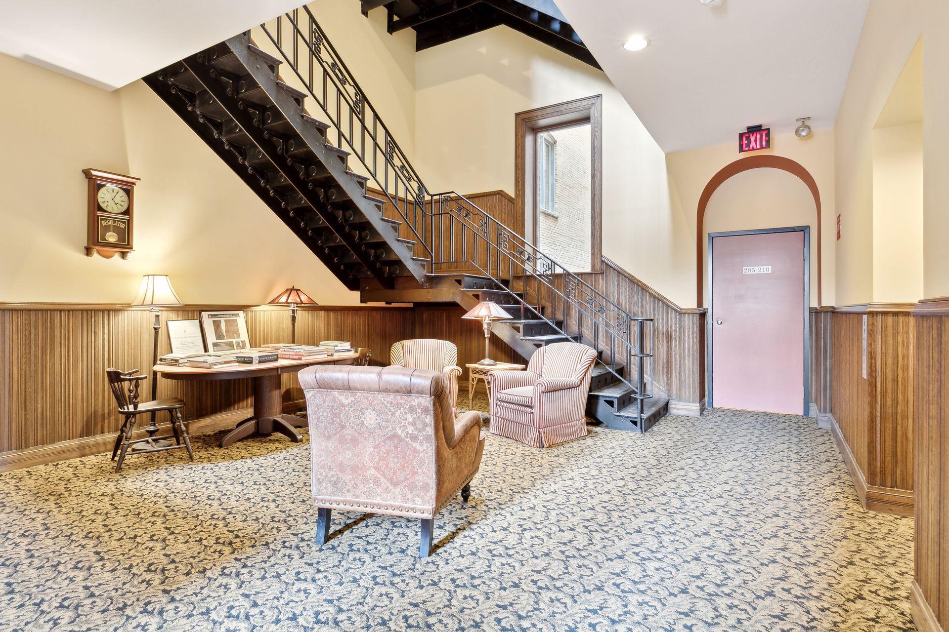 165 Western Avenue N Unit: 209