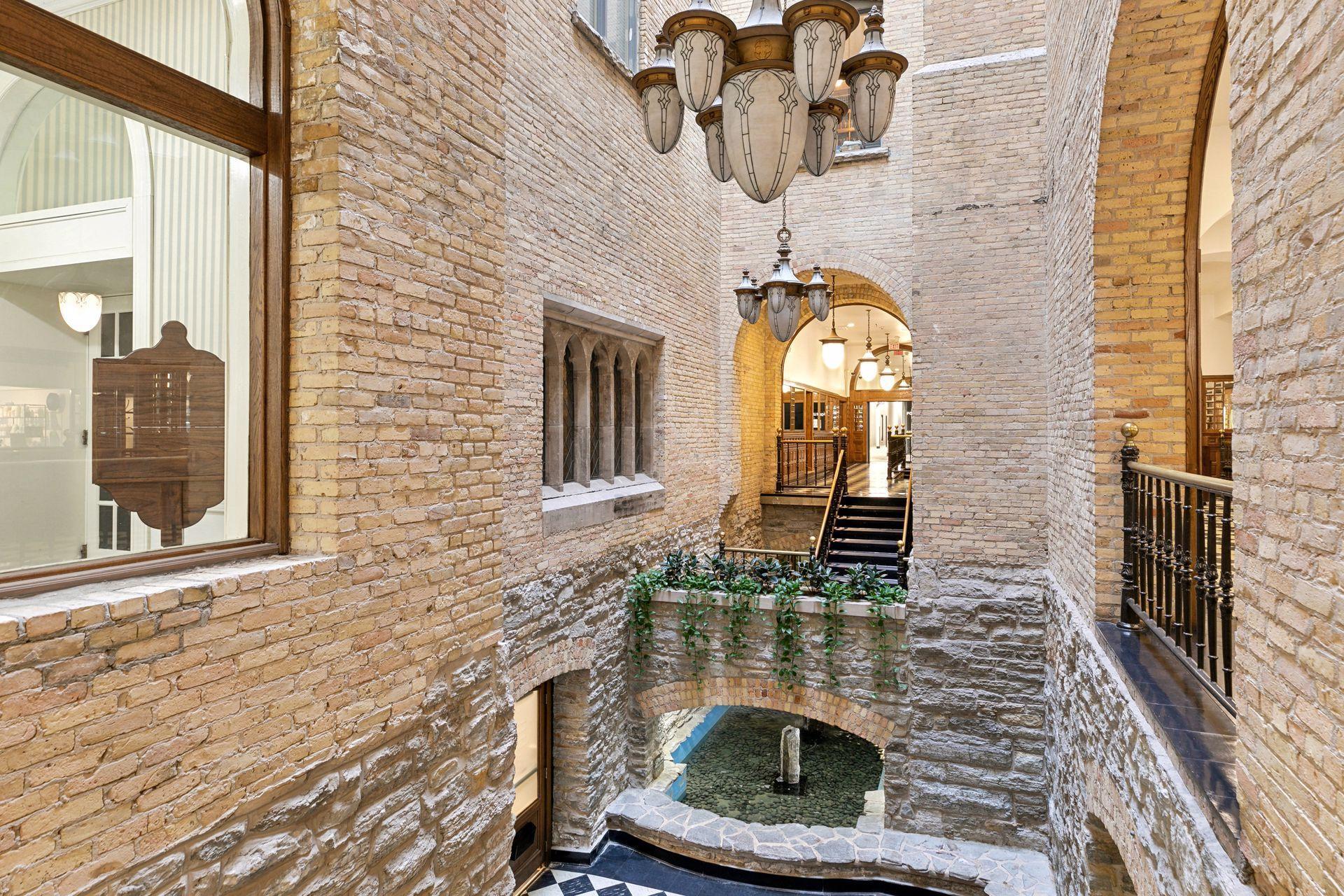 165 Western Avenue N Unit: 209