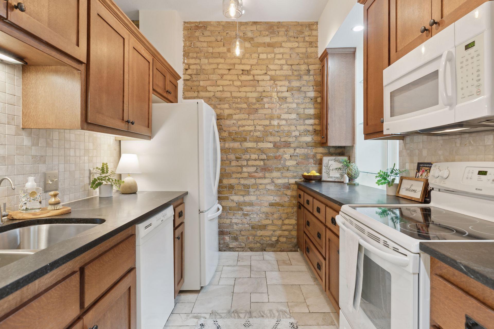 165 Western Avenue N Unit: 209