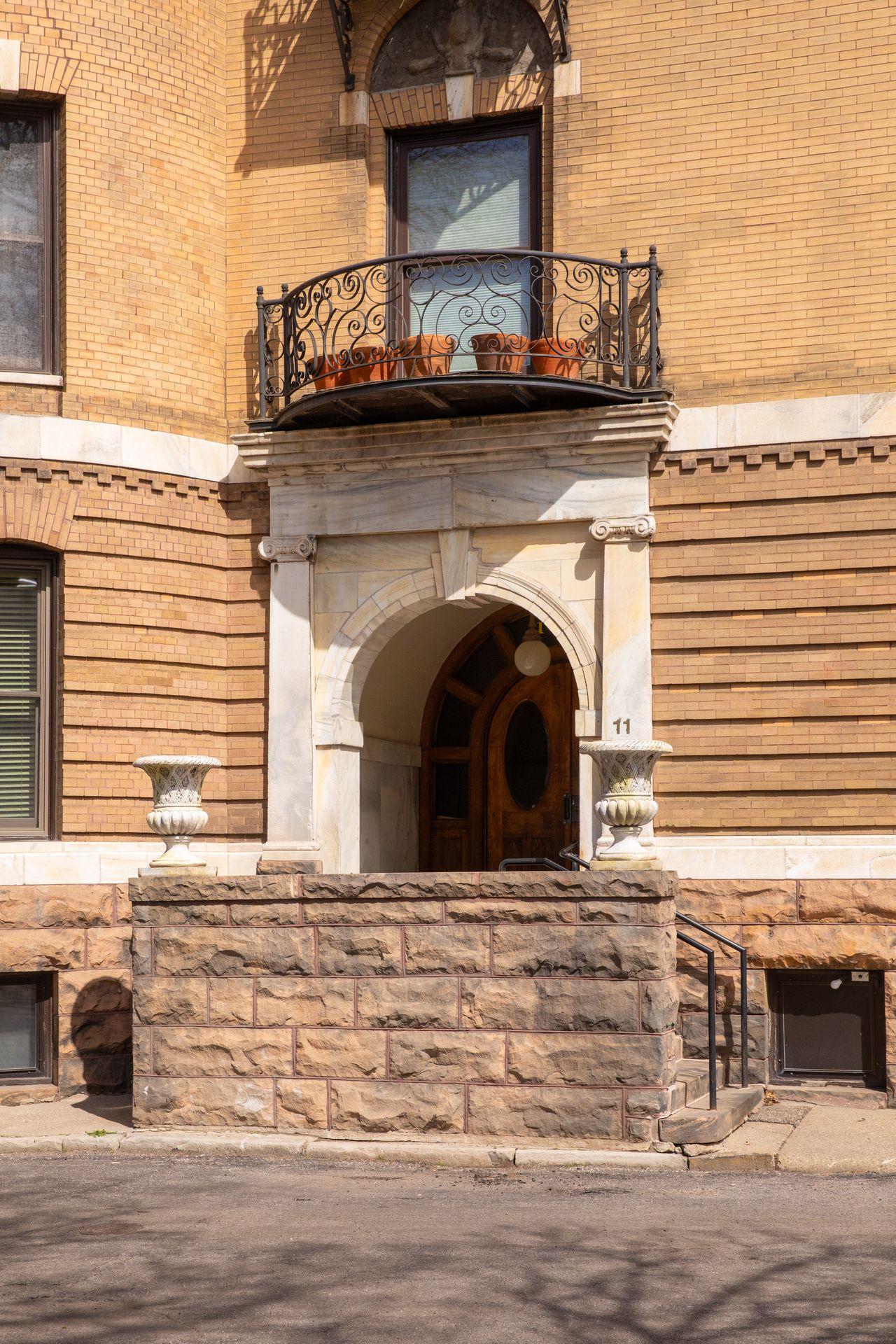 11 Summit Court Unit: 16