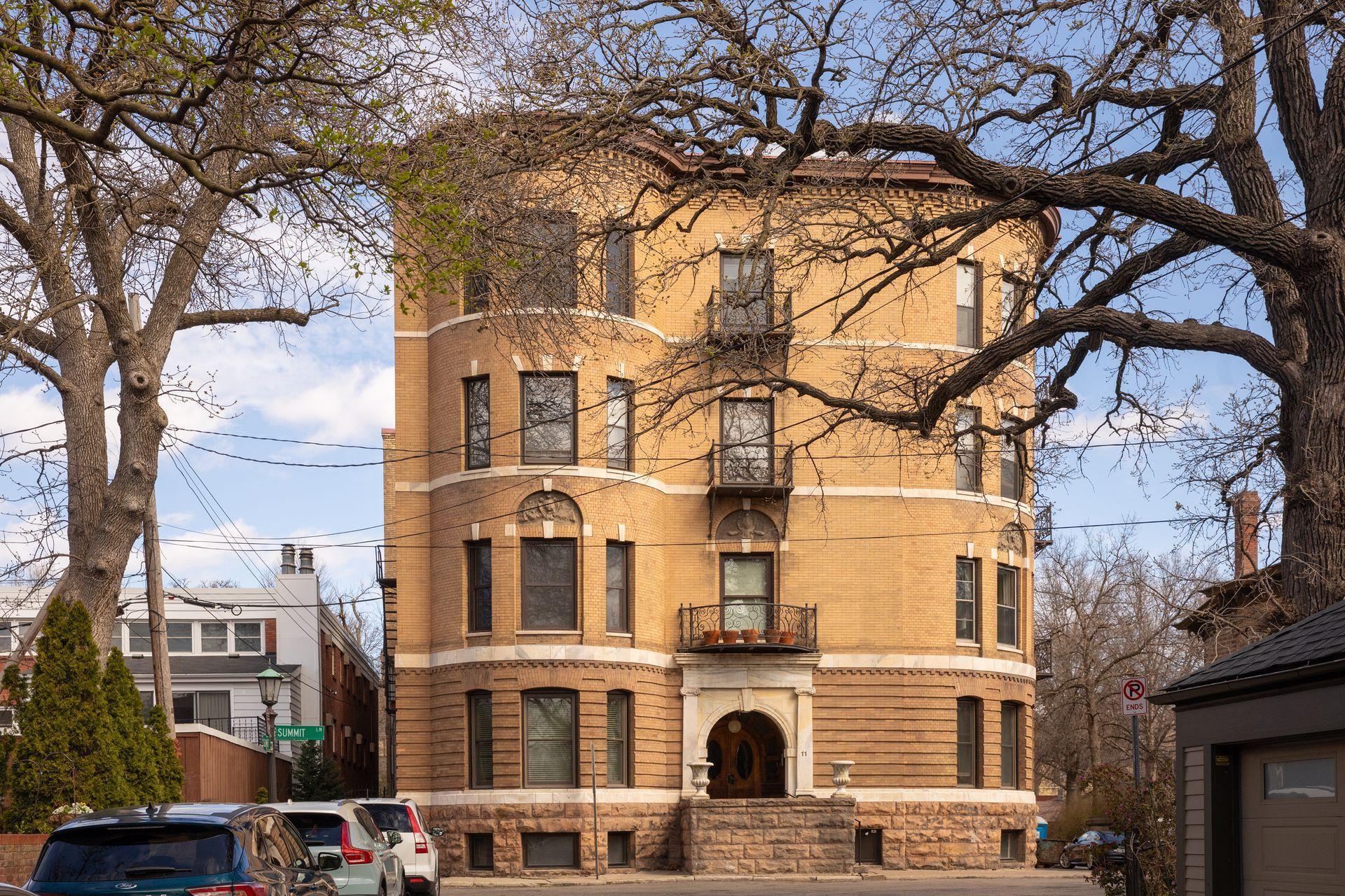 11 Summit Court Unit: 16
