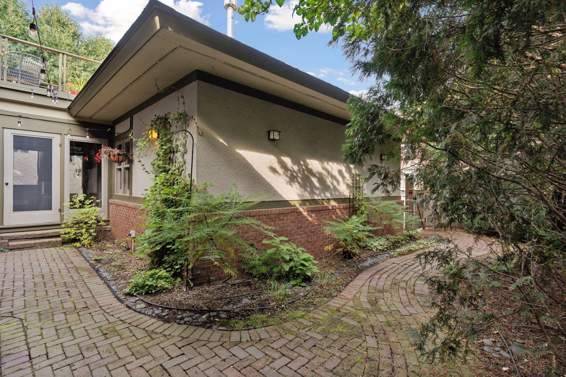 2305 Newton Avenue S