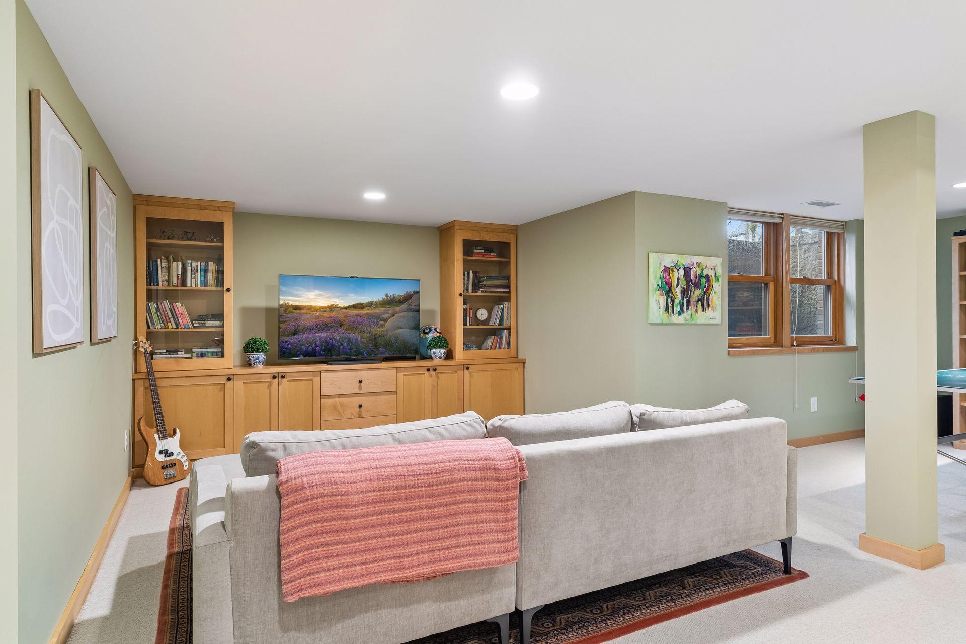 2305 Newton Avenue S