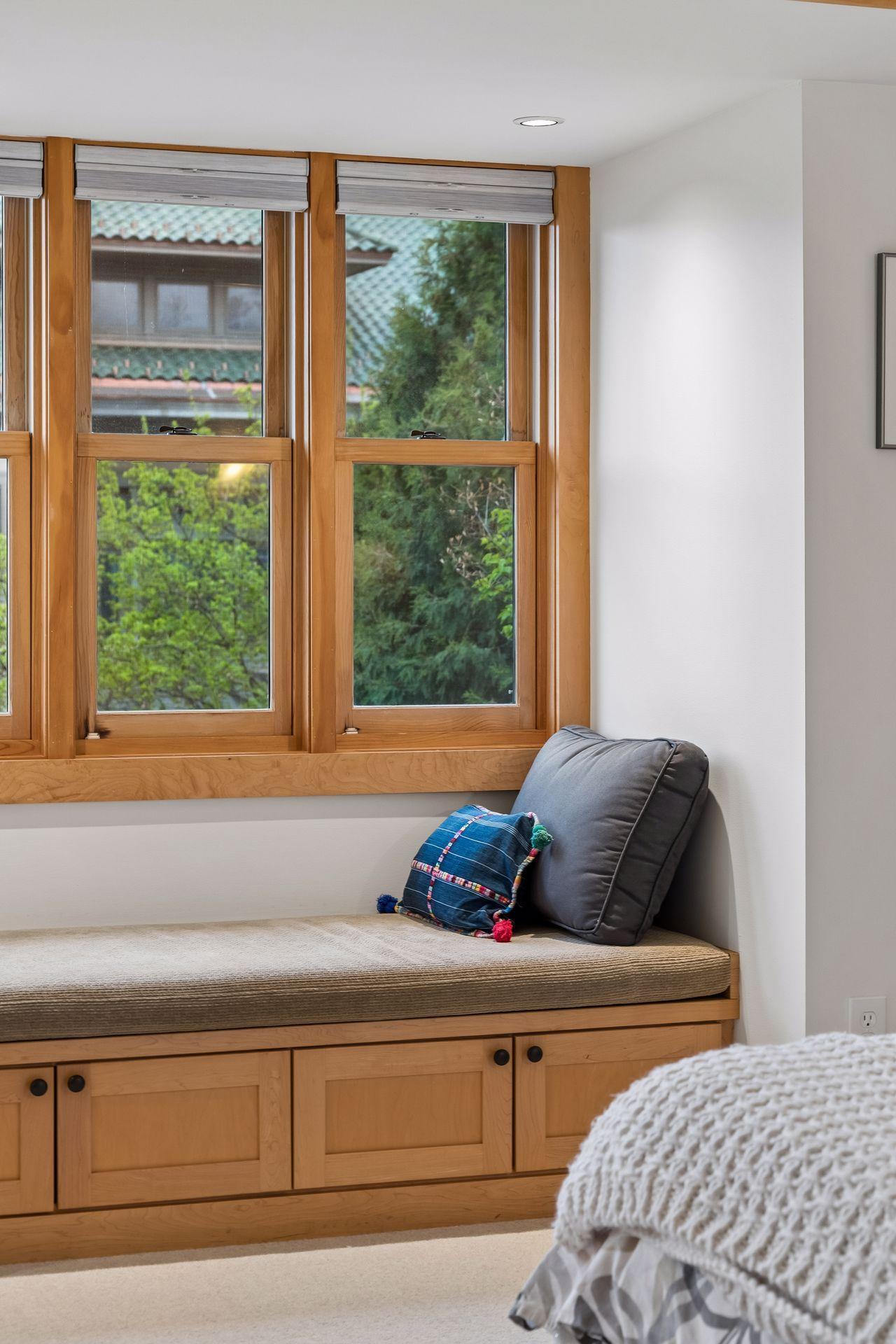 2305 Newton Avenue S