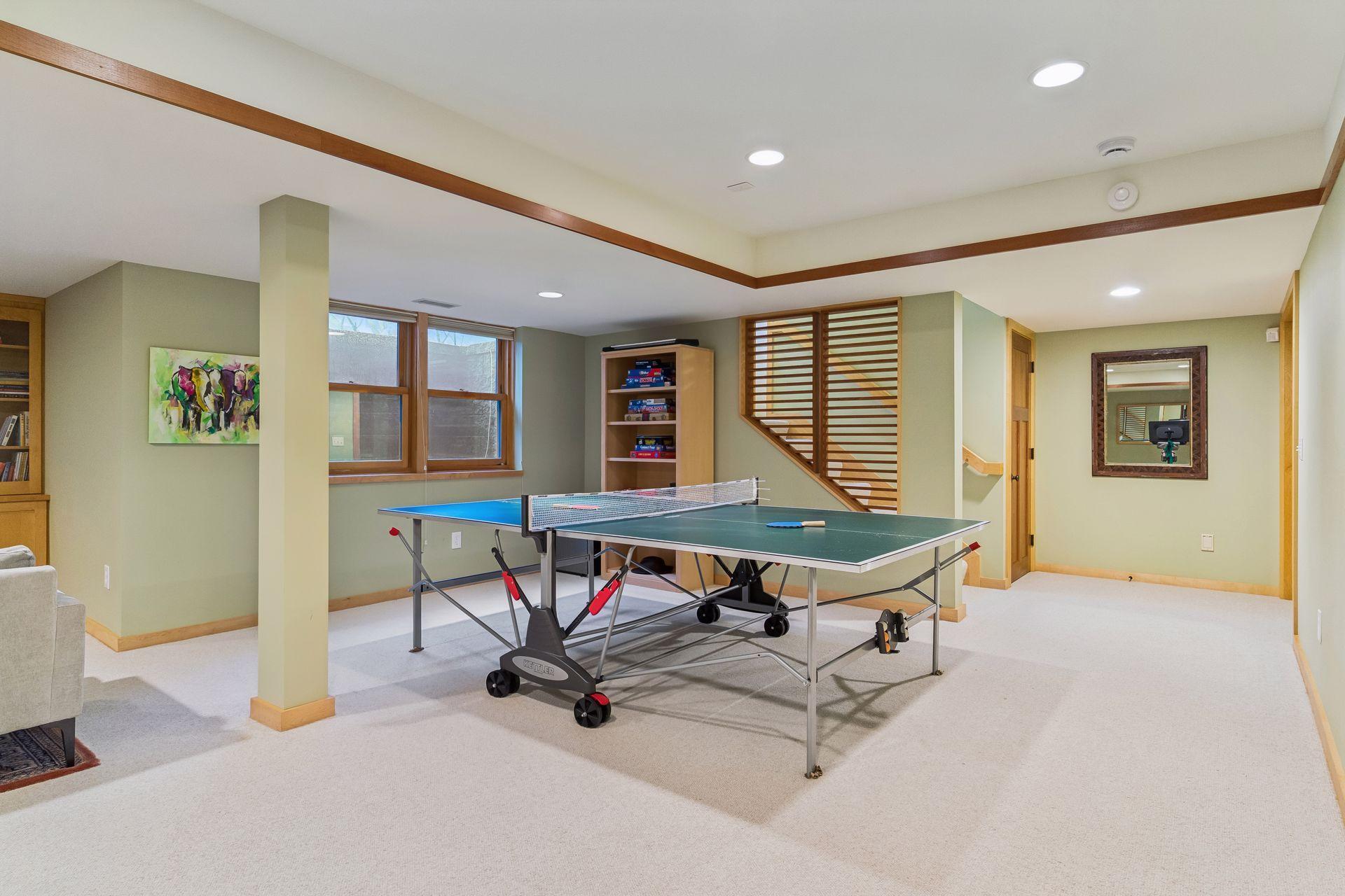 2305 Newton Avenue S