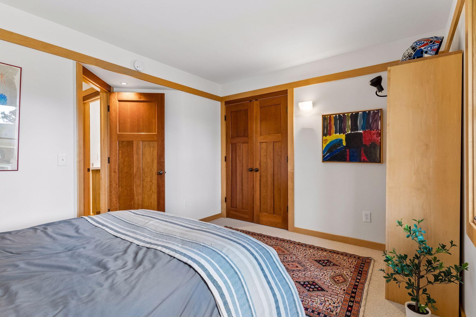 2305 Newton Avenue S