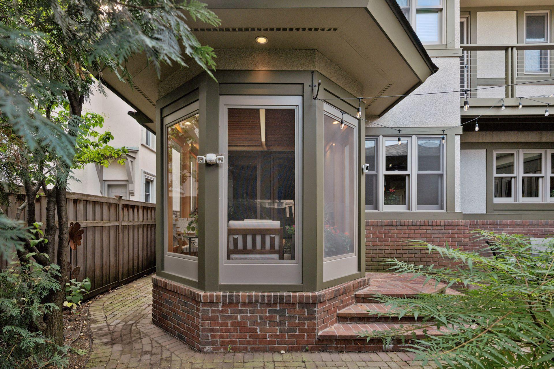 2305 Newton Avenue S