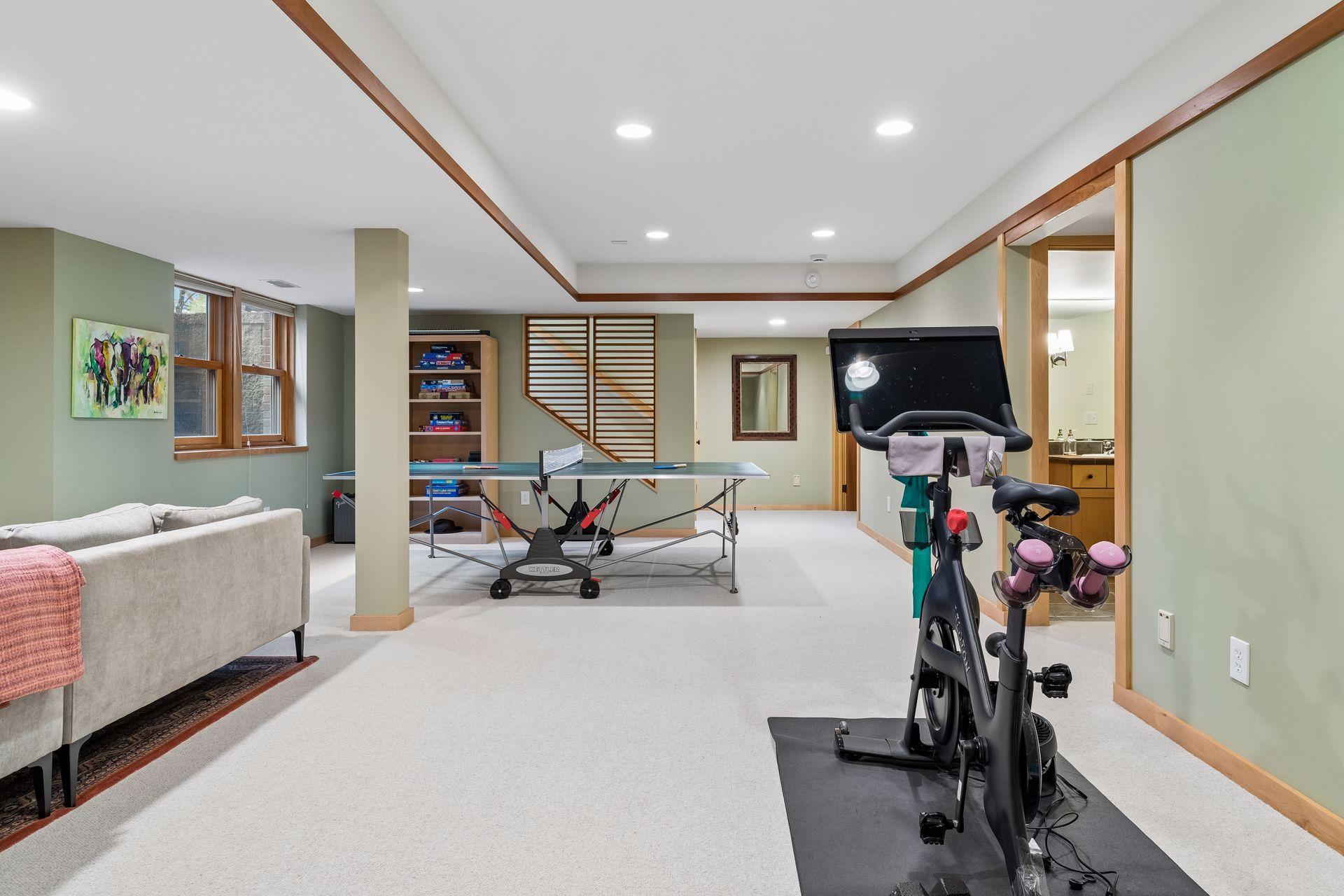 2305 Newton Avenue S