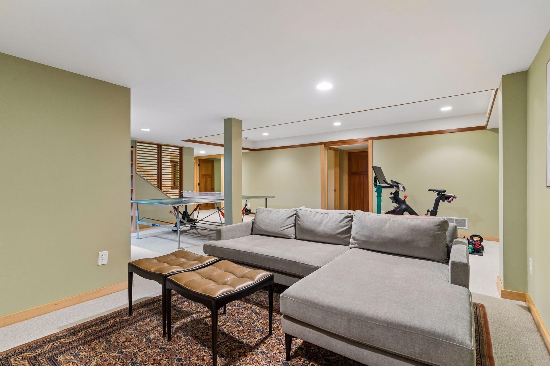 2305 Newton Avenue S