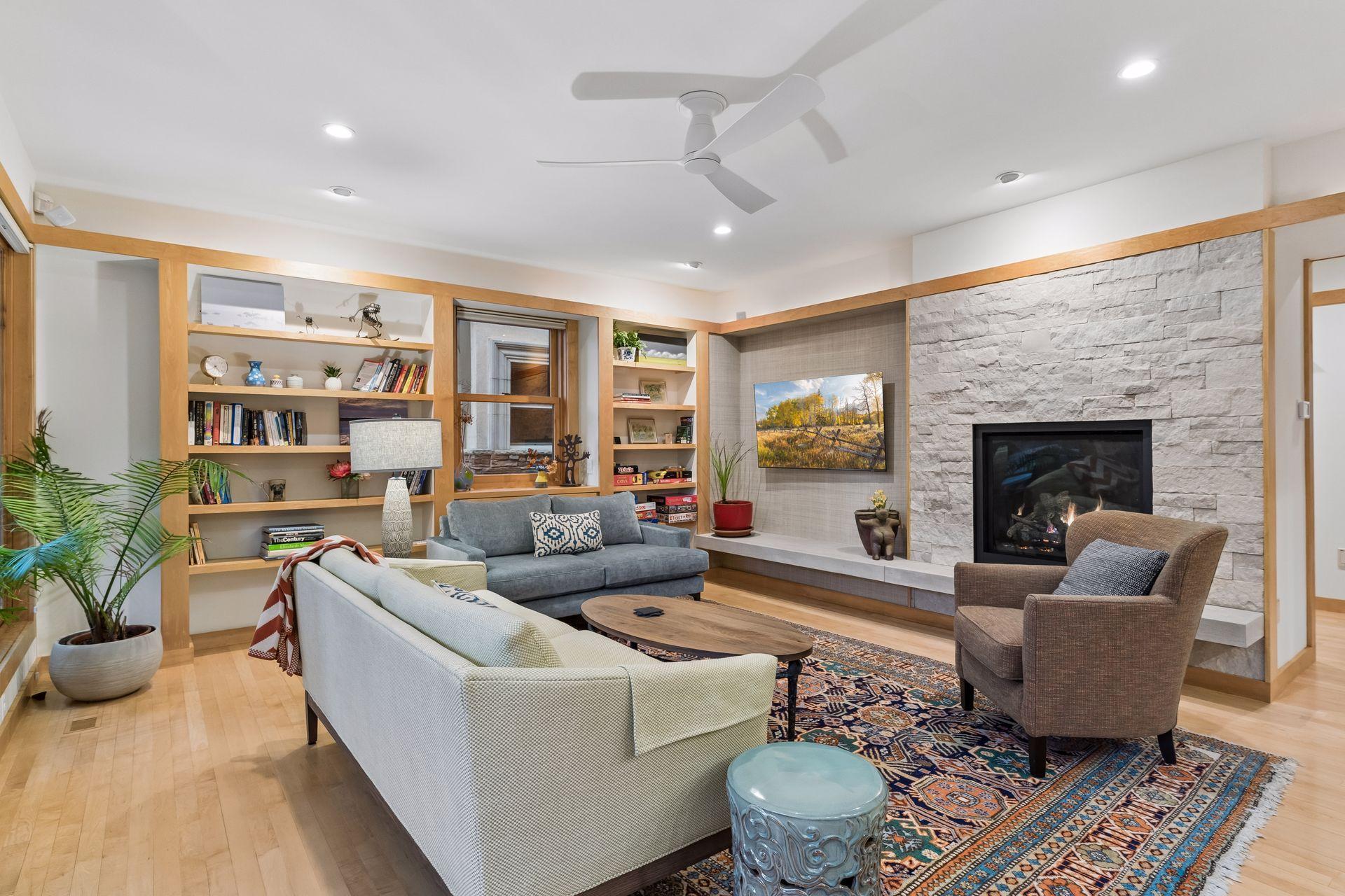 2305 Newton Avenue S