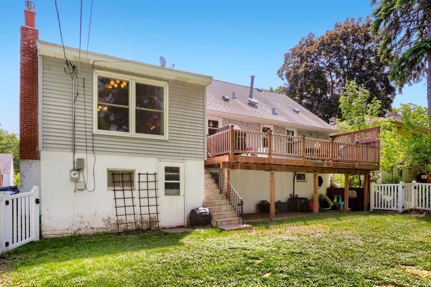 3238 Taylor Street NE