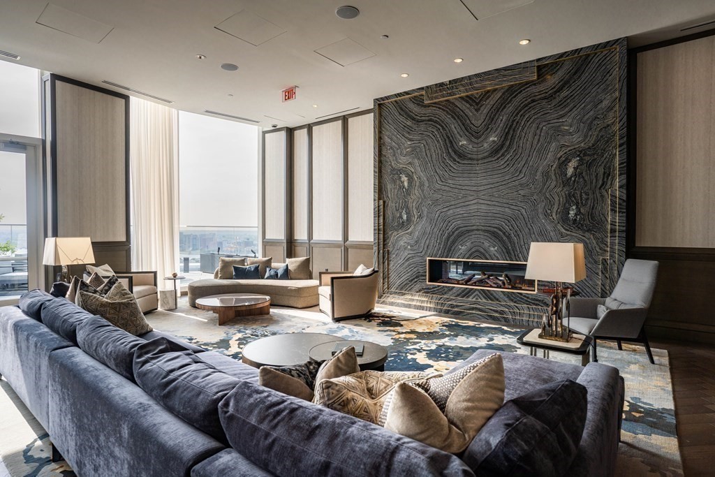240 Devonshire Street # 4201